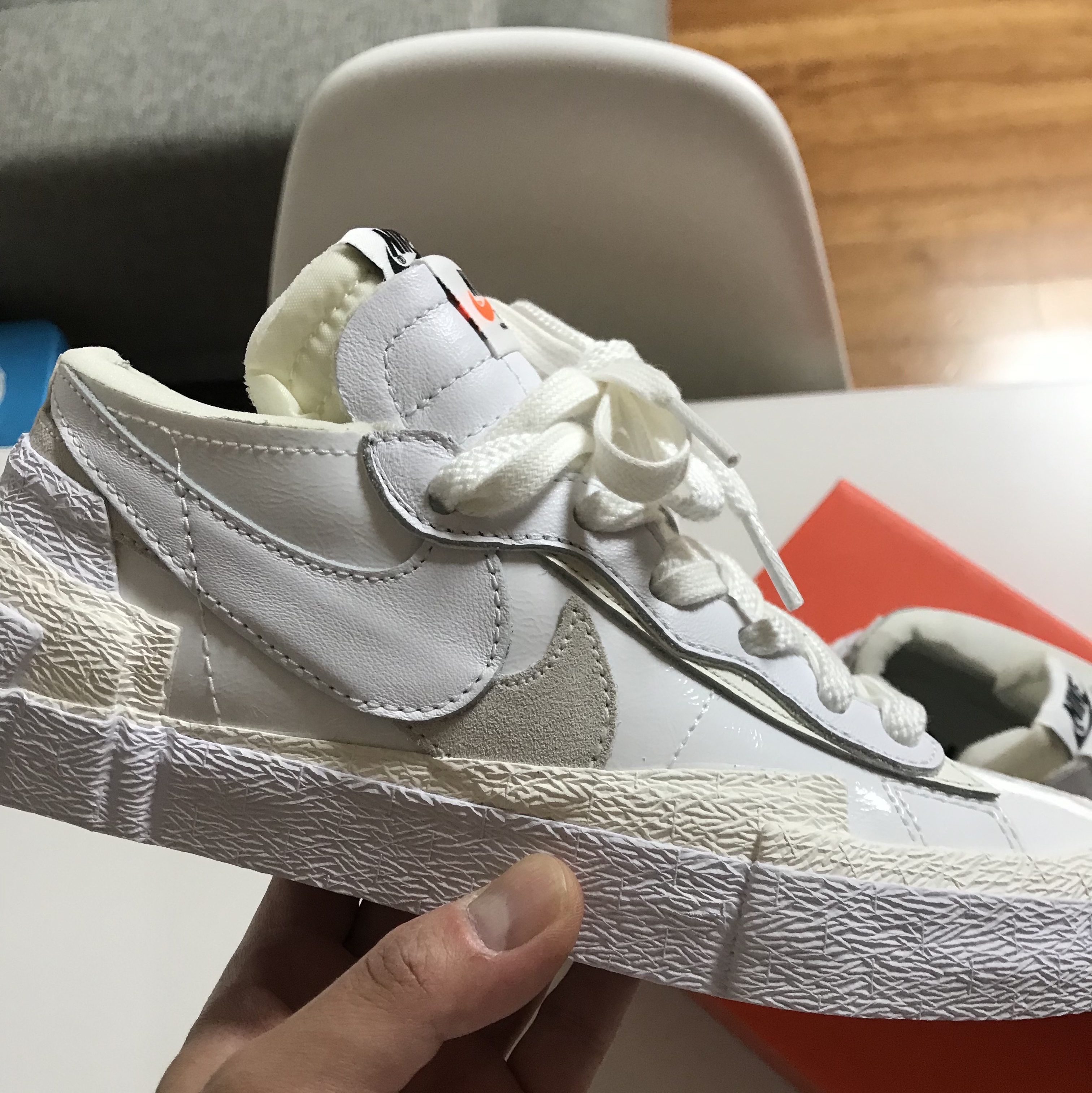 Nike x Sacai Blazer Low White Patent Leather 착용 스타일 - 2
