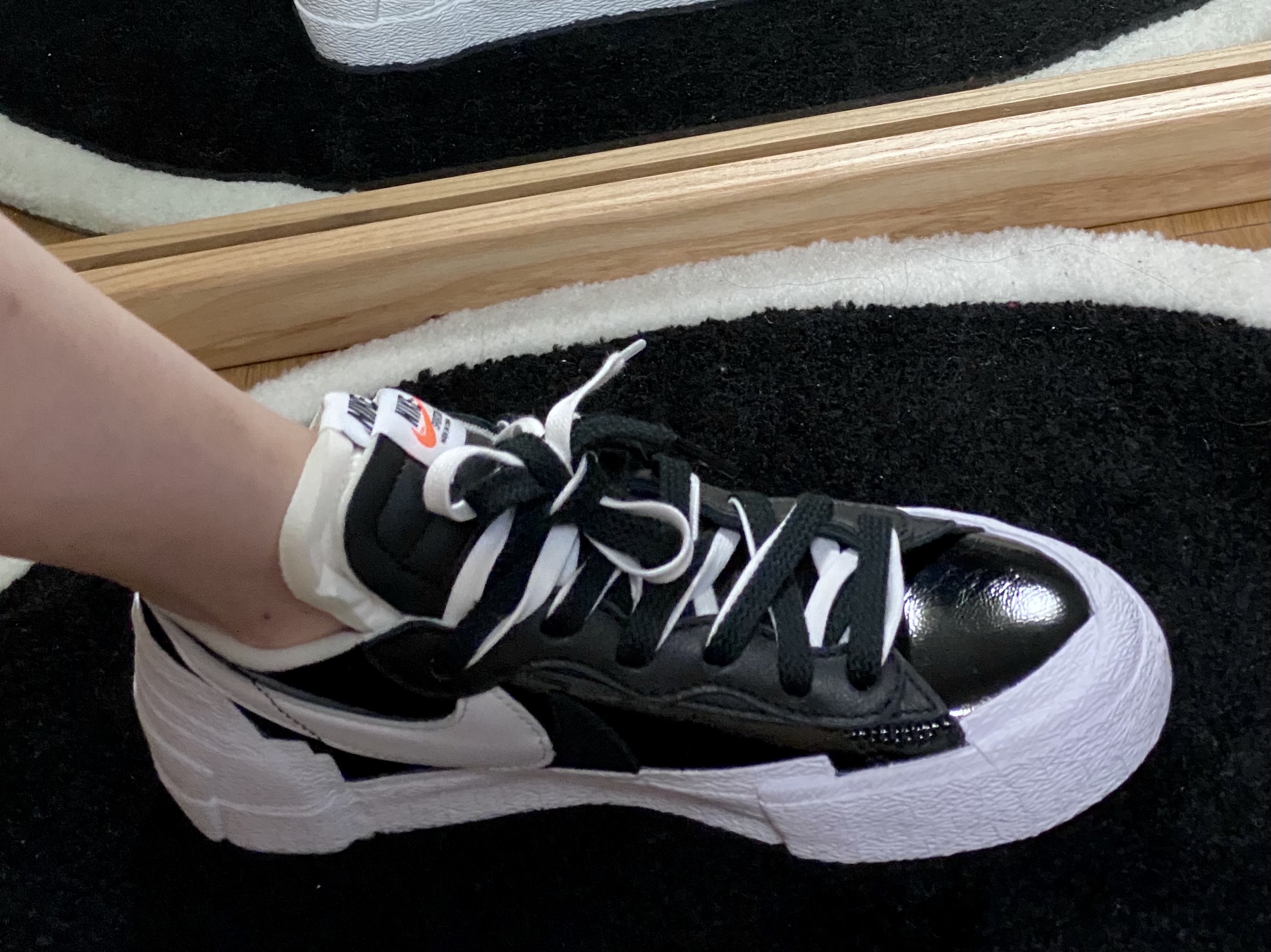 Nike x Sacai Blazer Low Black Patent Leather 착용 스타일