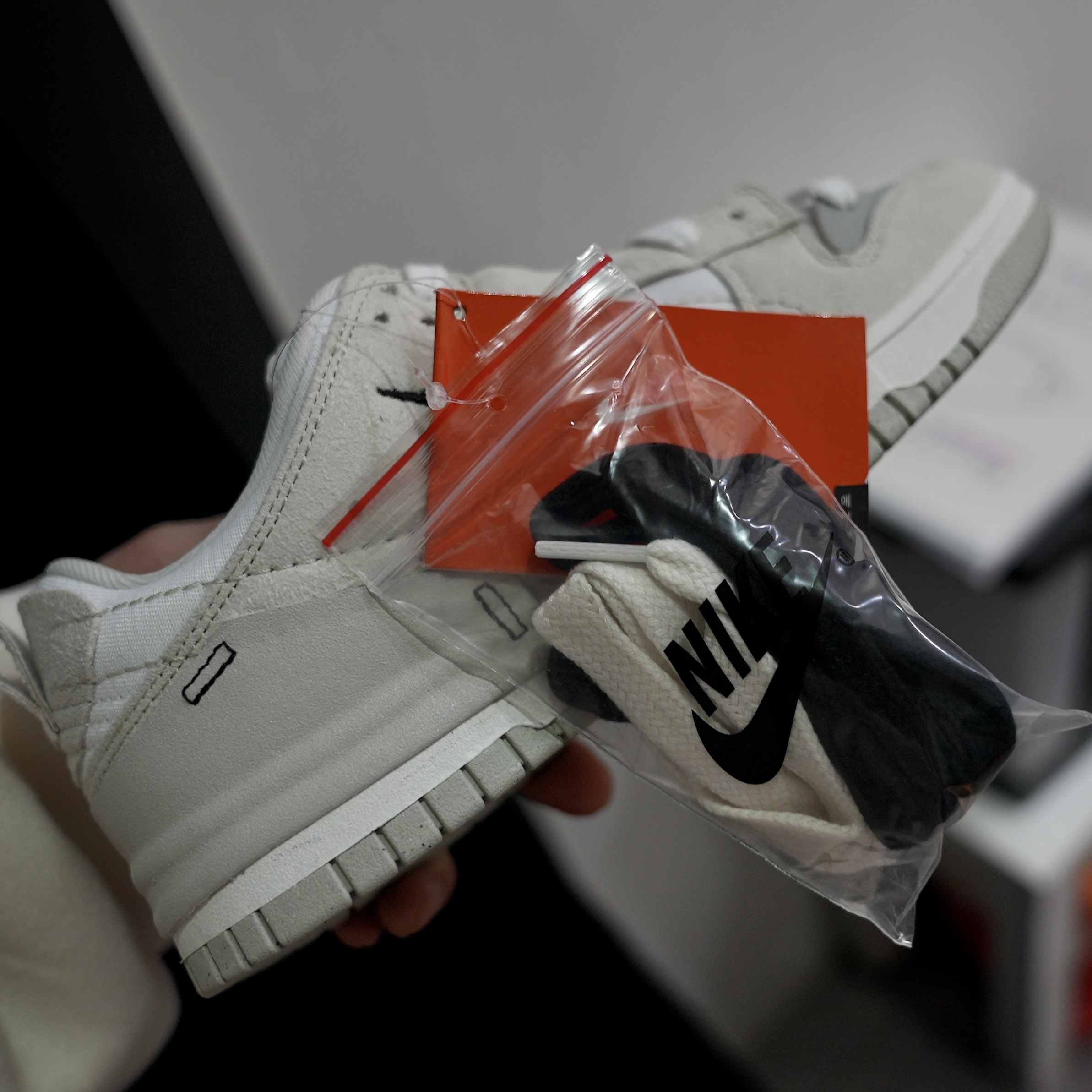 (W) Nike Dunk Low Disrupt 2 White Light Bone 착용 스타일 - 3