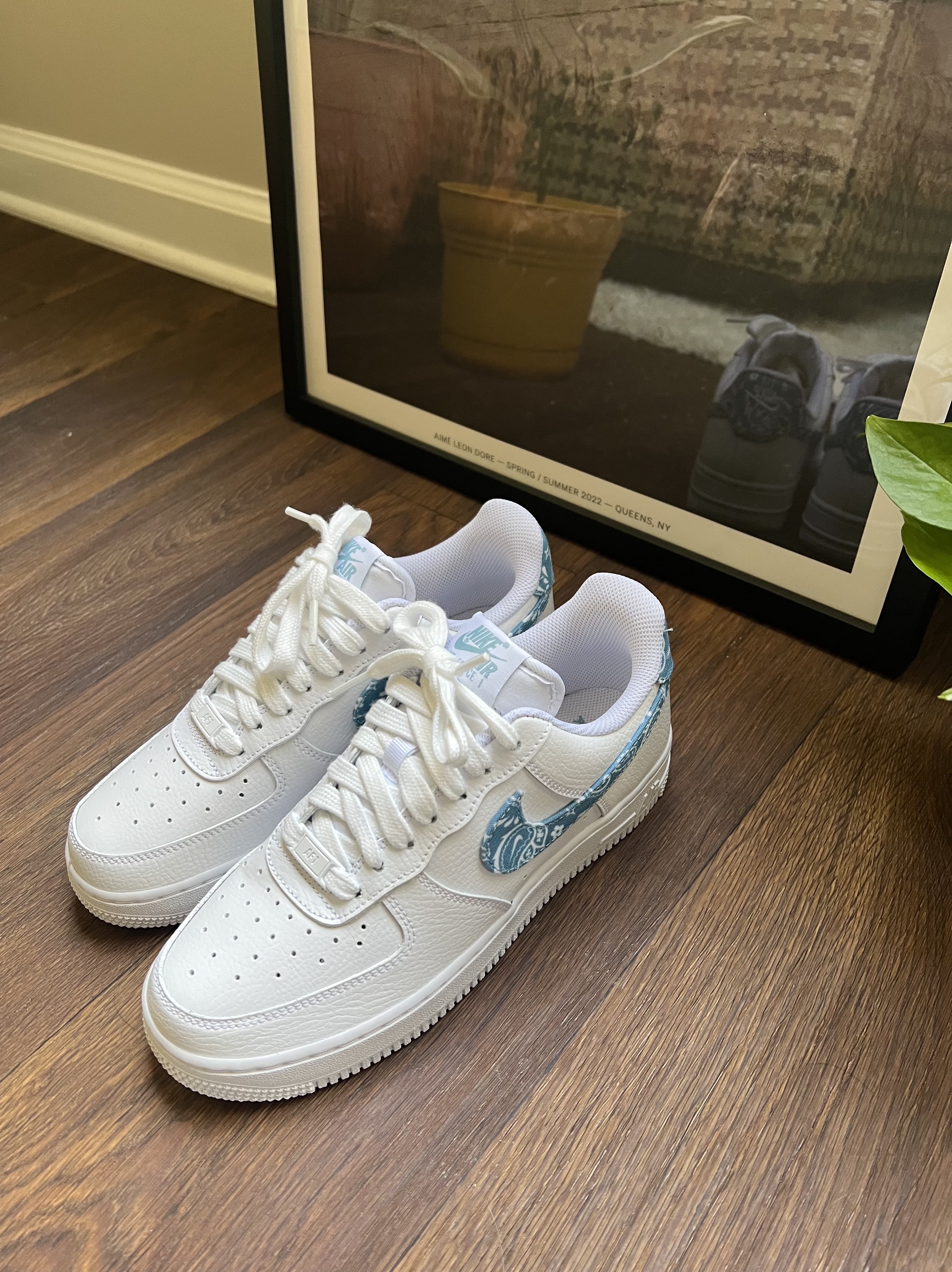 (W) Nike Air Force 1 '07 Essential Paisley Swoosh White Worn Blue 착용 스타일