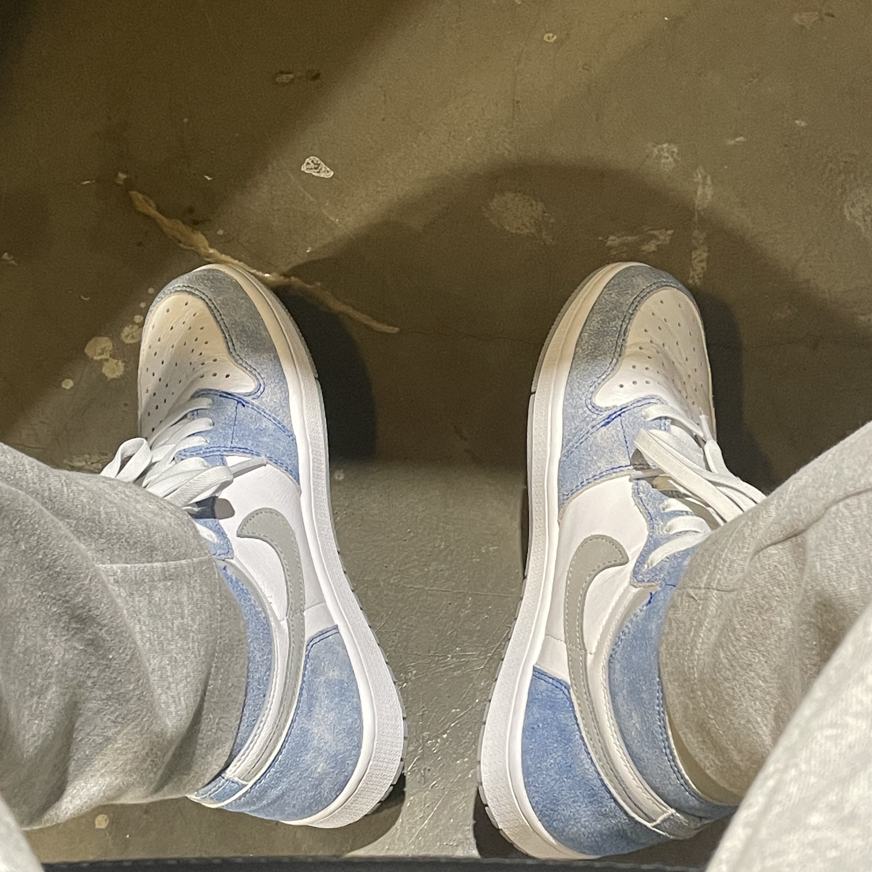 Jordan 1 Retro High OG Hyper Royal 착용 스타일