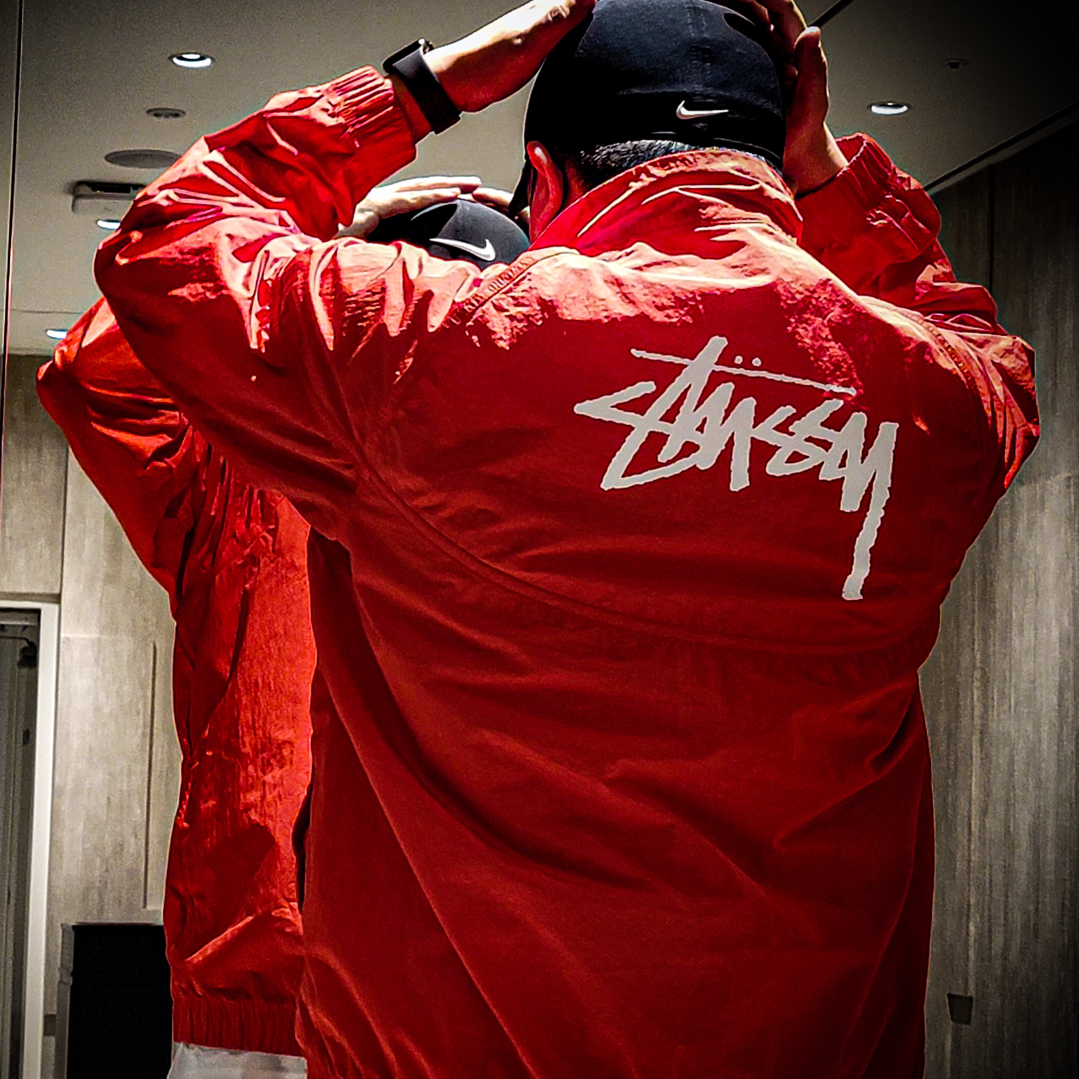 Nike x Stussy Windrunner Jacket Habanero Red, Nike x Sacai Blazer Low Black Patent Leather 착용 스타일 - 1