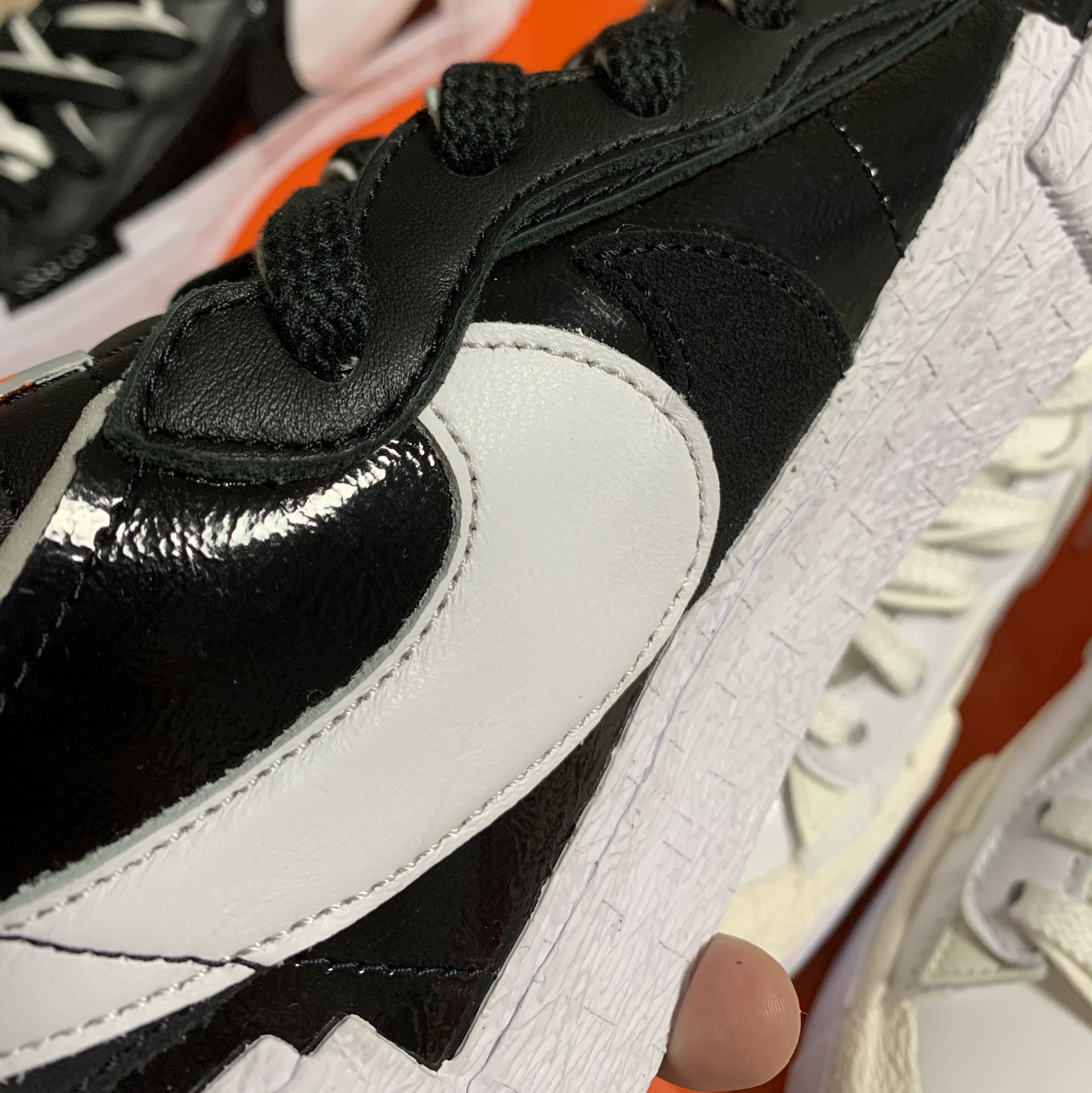 Nike x Sacai Blazer Low Black Patent Leather 착용 스타일 - 4
