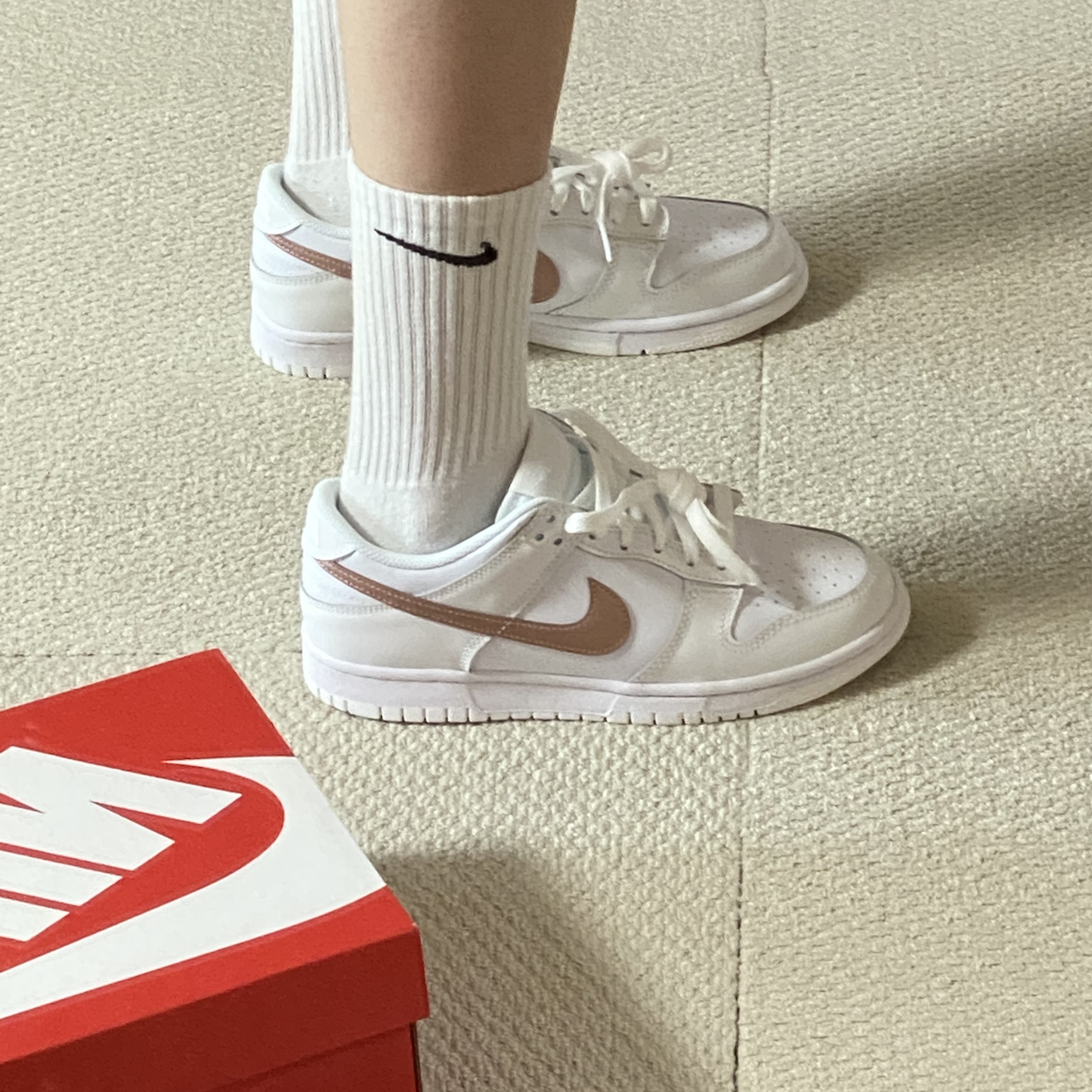 (GS) Nike Dunk Low White Rose Pink 착용 스타일