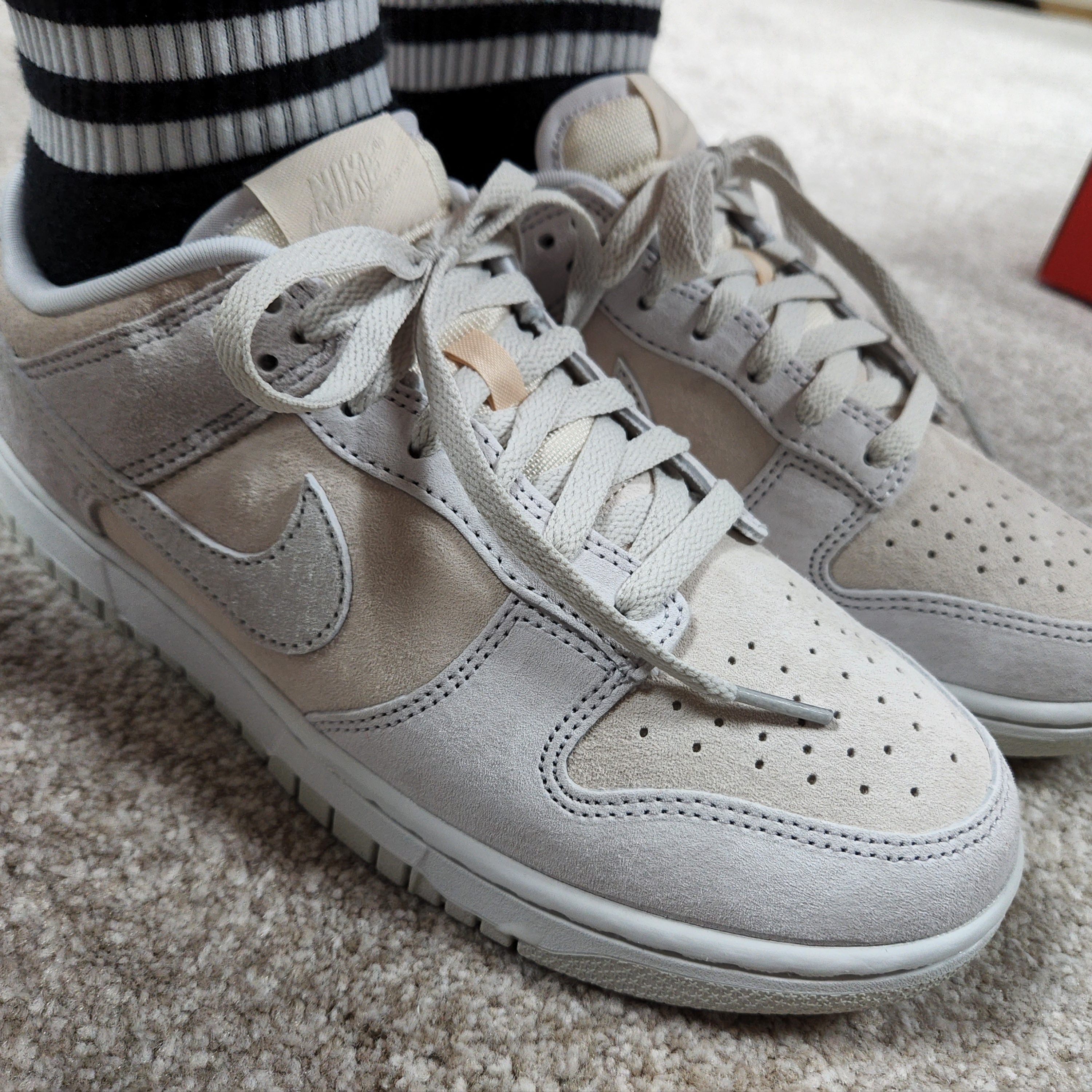 Nike Dunk Low Retro PRM Vast Grey 착용 스타일 - 1