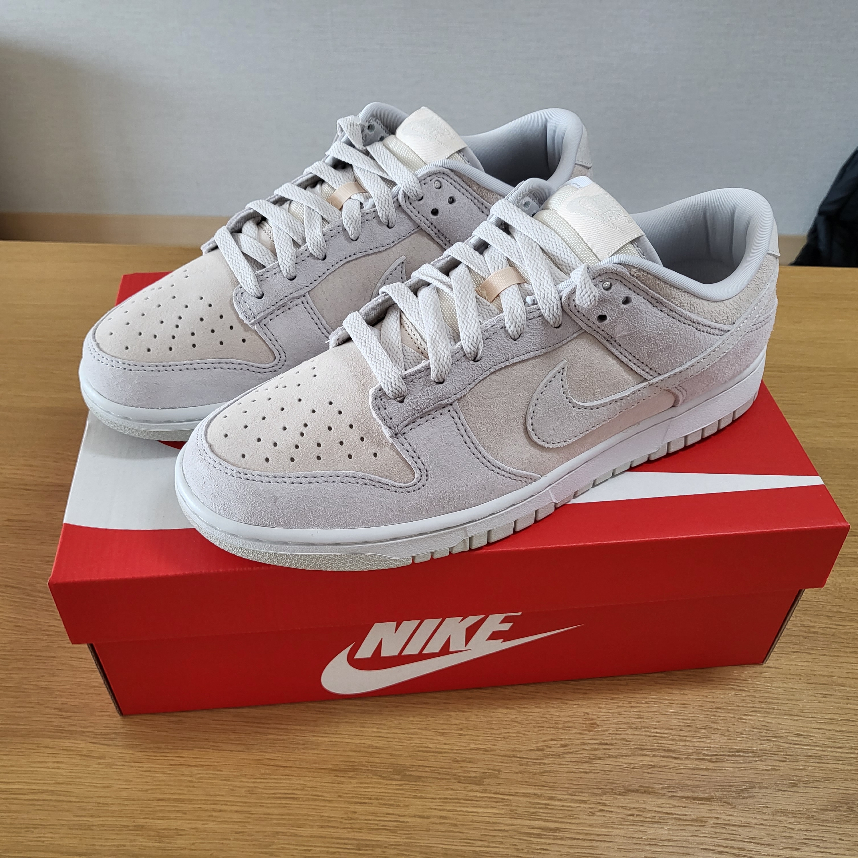 Nike Dunk Low Retro PRM Vast Grey 착용 스타일 - 1