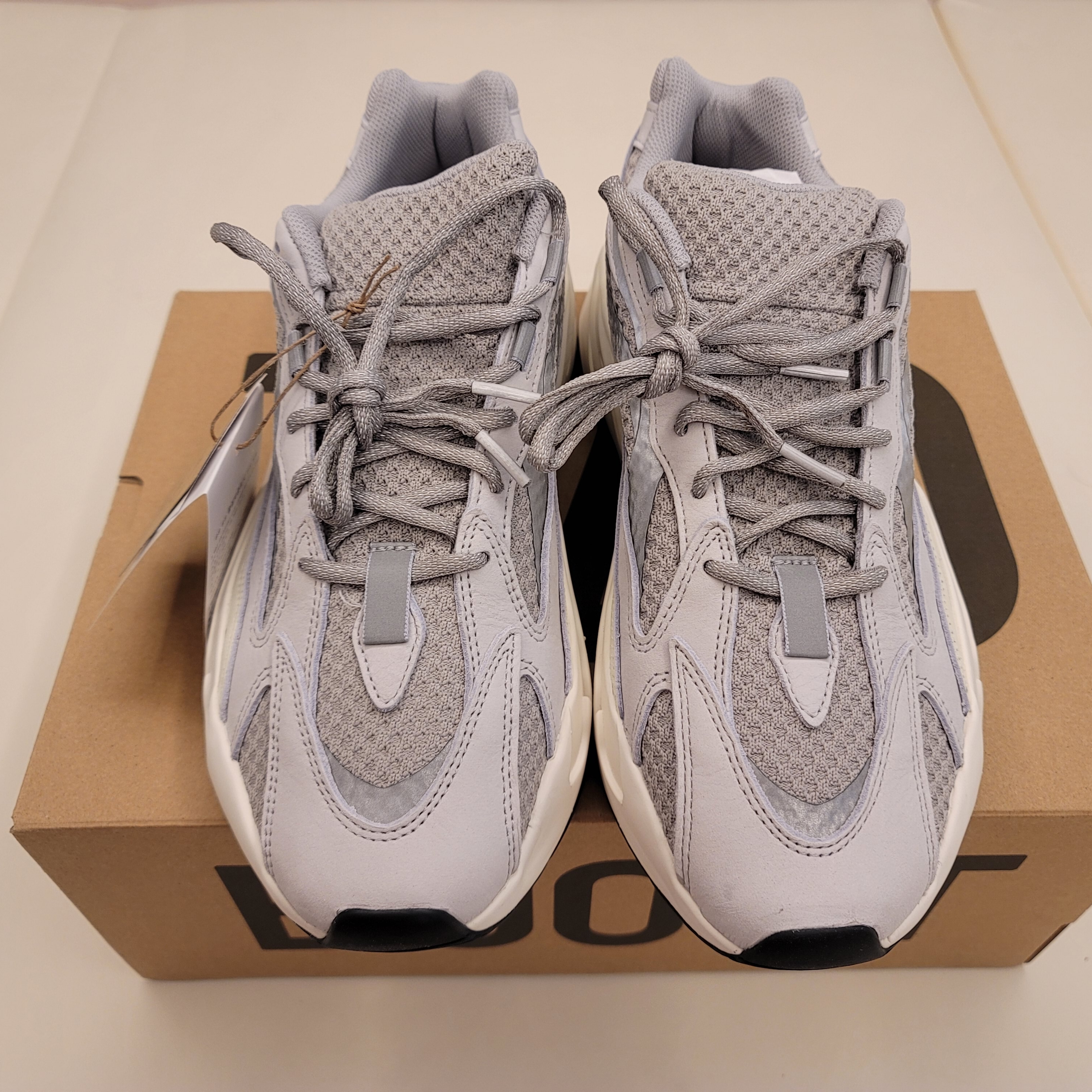 Adidas Yeezy Boost 700 V2 Static 2022 착용 스타일 - 4