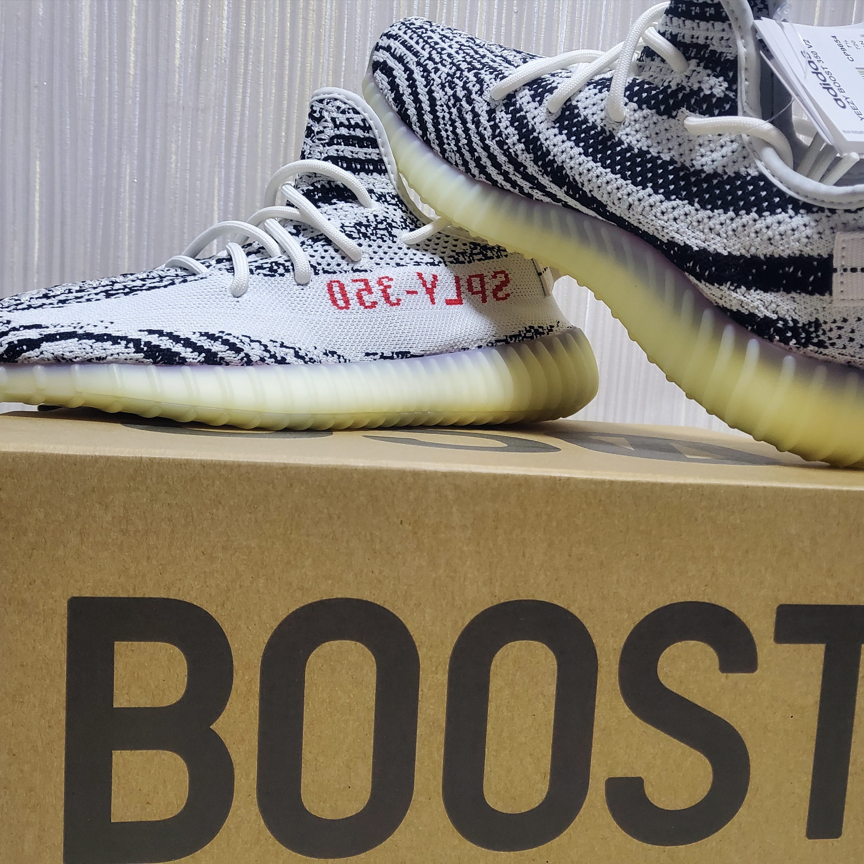 Adidas Yeezy Boost 350 V2 Zebra 2017/2019/2020 착용 스타일