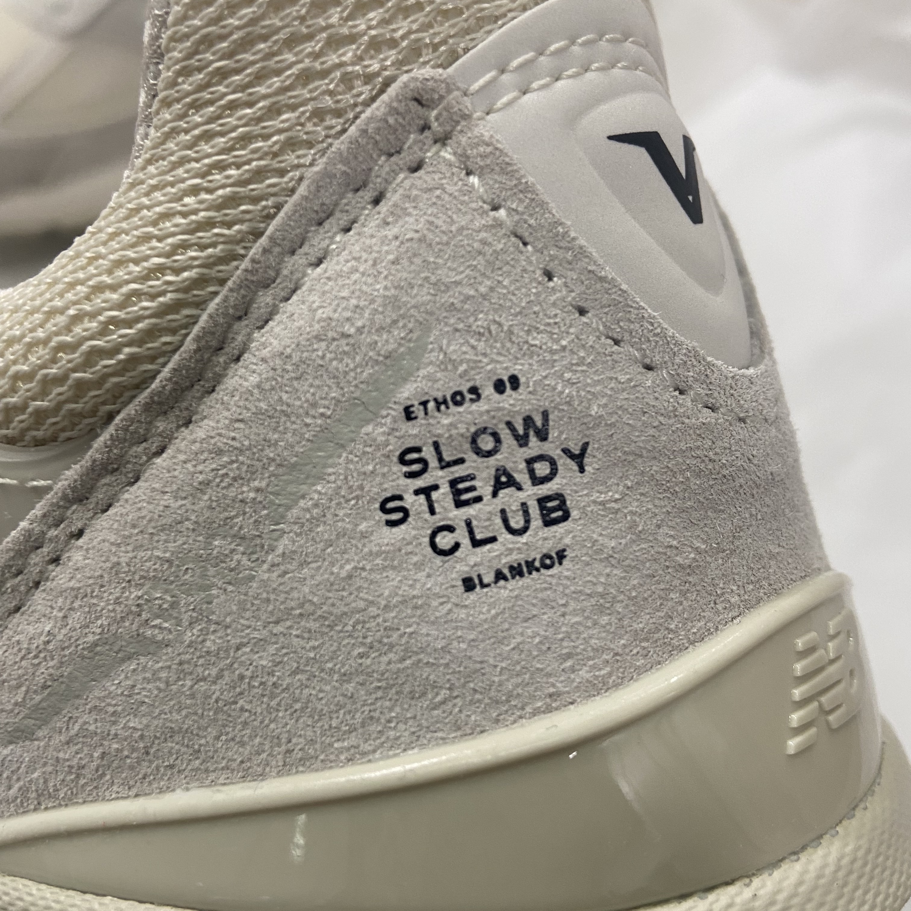 New Balance x Slow Steady Club 990v5 Made in USA Paper 착용 스타일