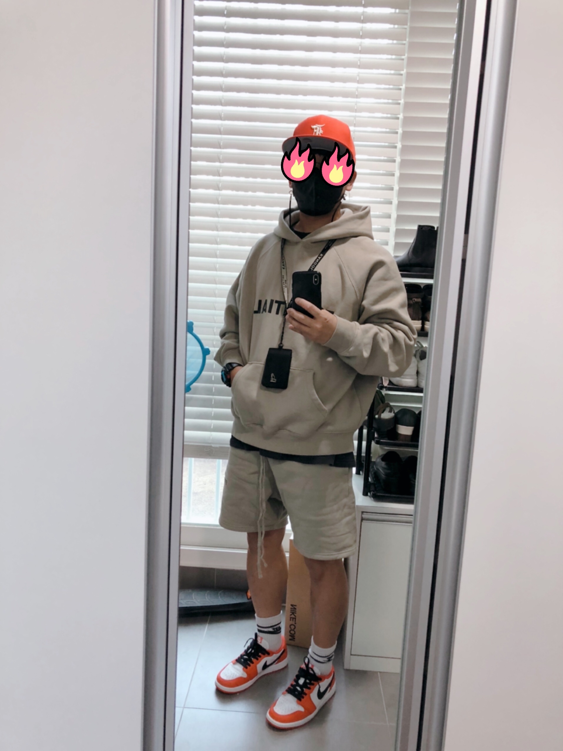 Jordan 1 Low OG Starfish, Essentials 3D Silicon Applique Pullover Hoodie Olive/Khaki - 20FW 착용 스타일