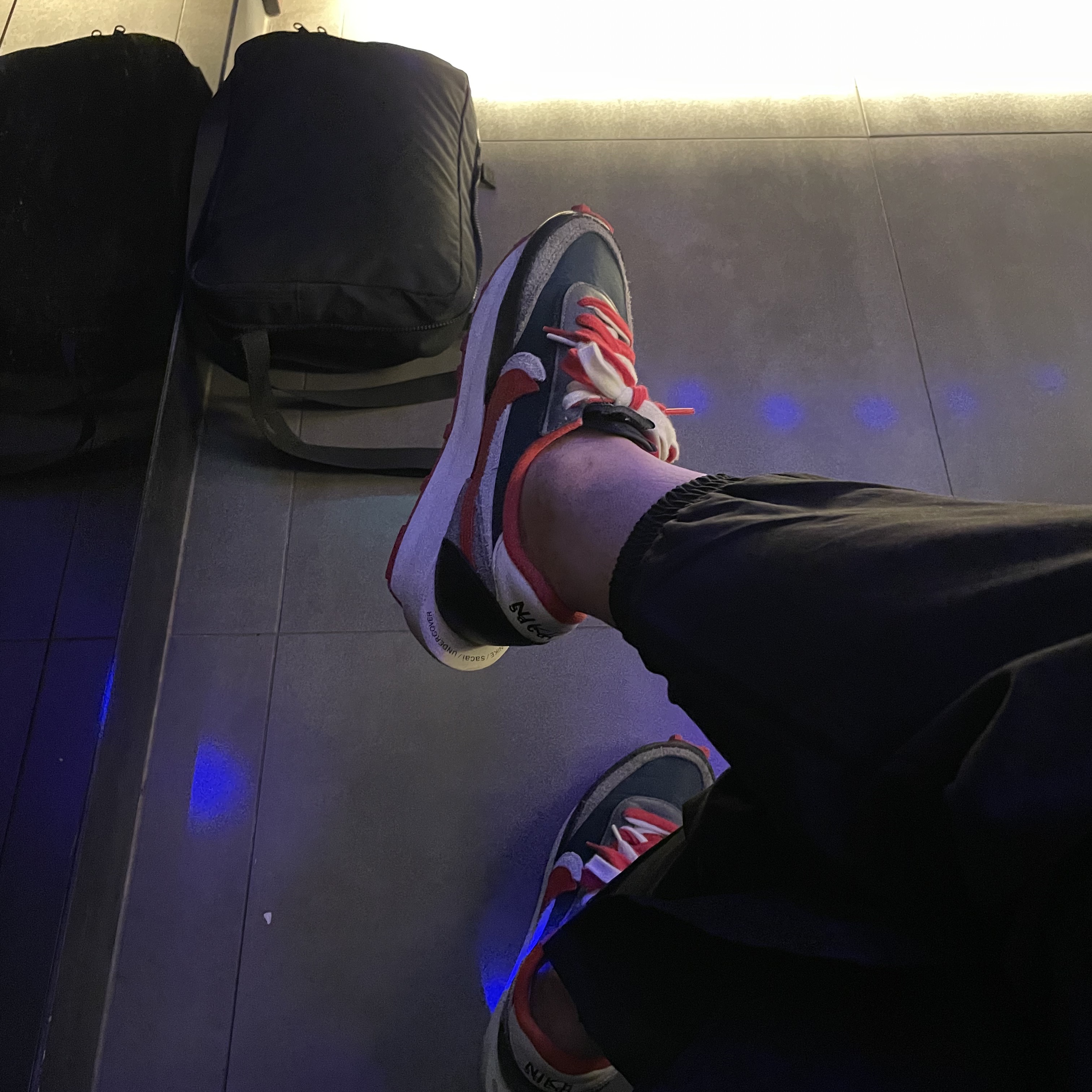 Nike x Sacai x Undercover LDWaffle Midnight Spruce University Red 착용 스타일 - 2