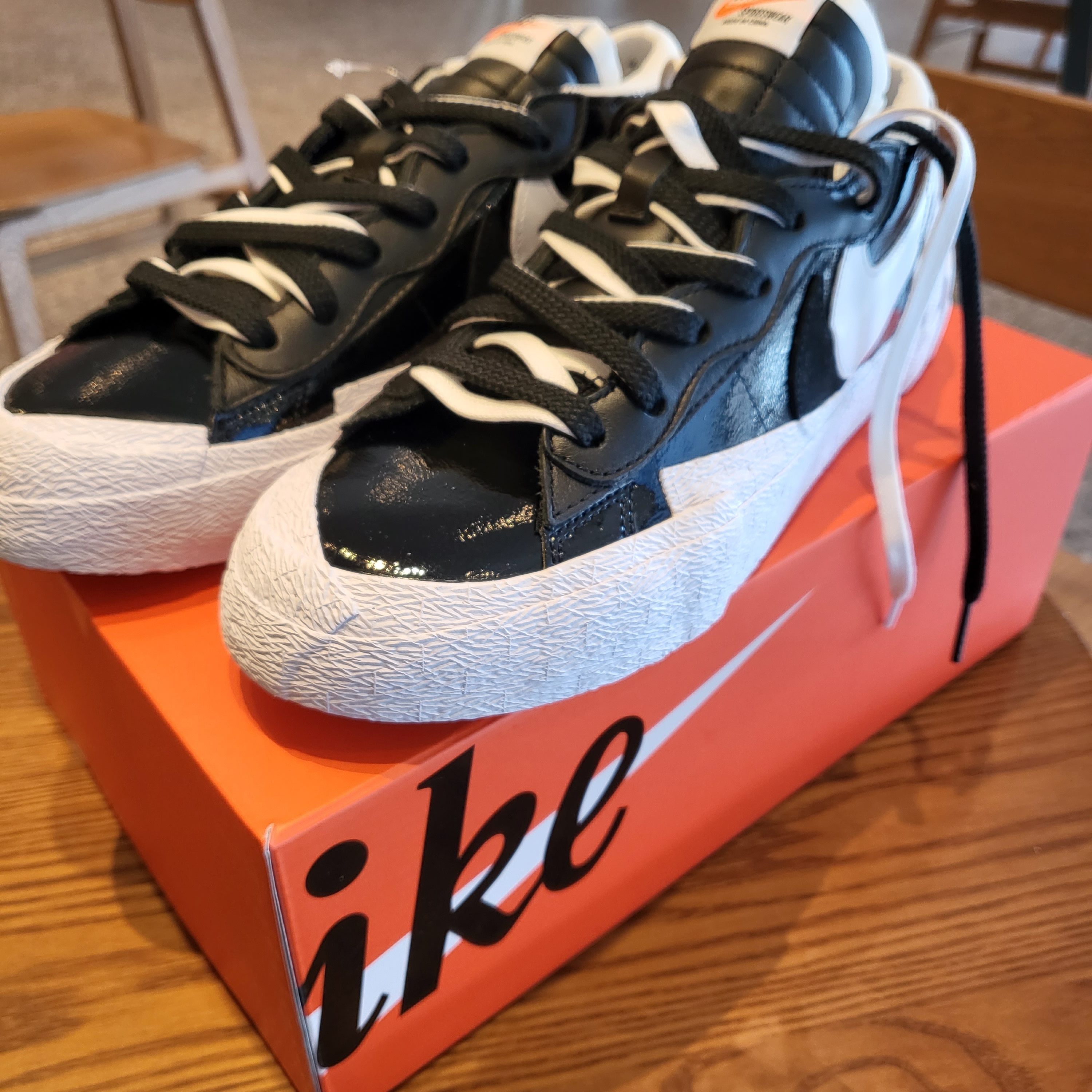 Nike x Sacai Blazer Low Black Patent Leather 착용 스타일