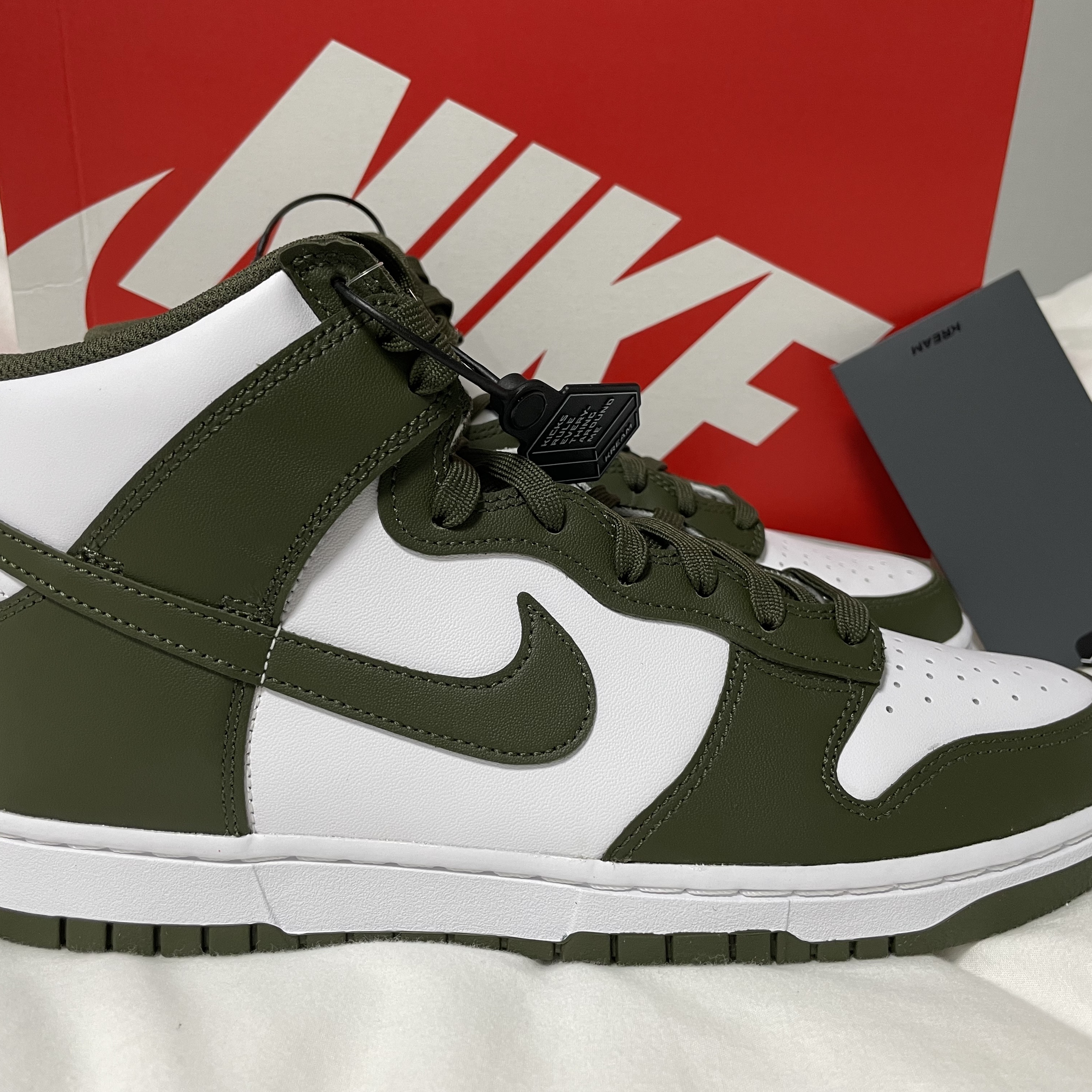Nike Dunk High Retro Championship Khaki 착용 스타일 - 1