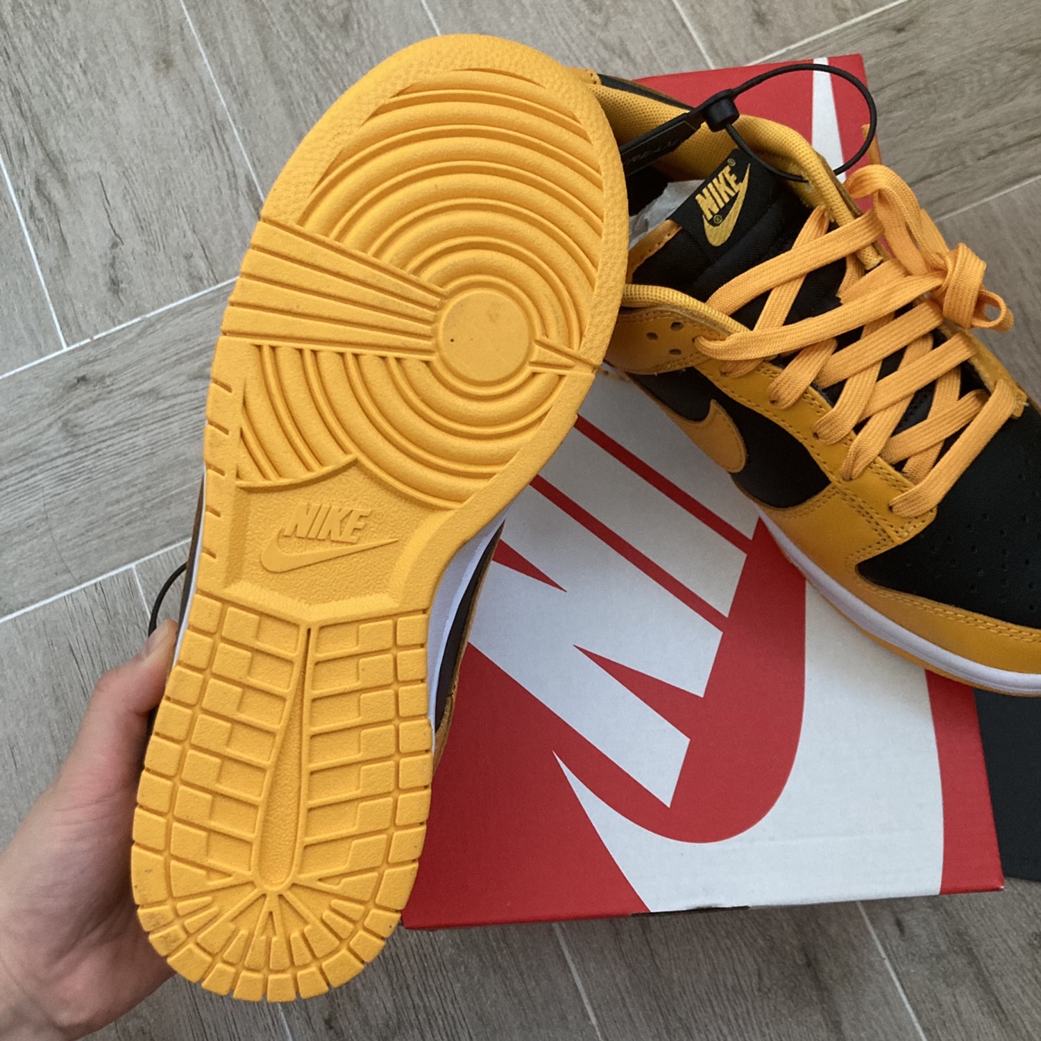 Nike Dunk Low Retro Championship Goldenrod 착용 스타일 - 1