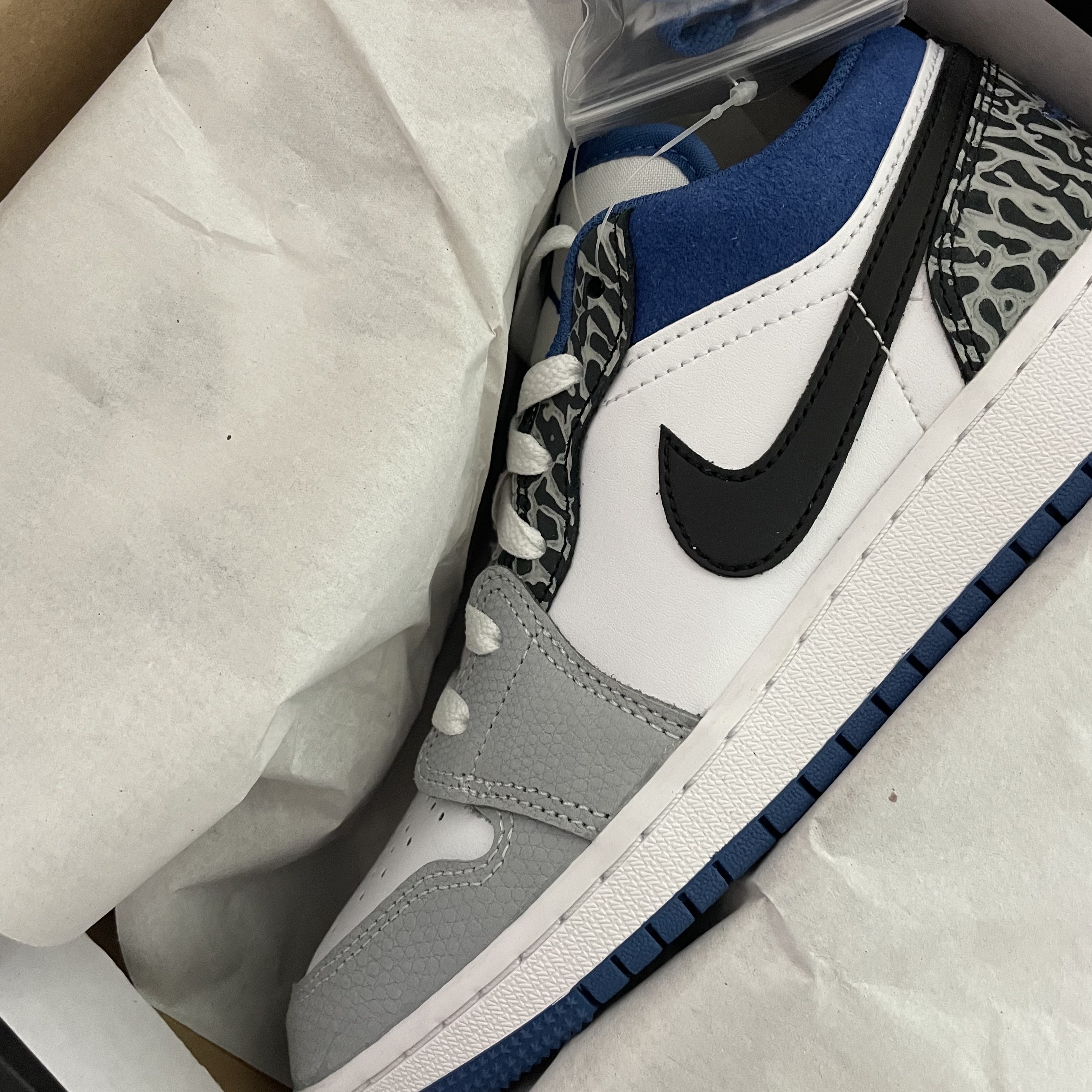 (GS) Jordan 1 Low SE White Dark Marina Blue Cement Grey 착용 스타일 - 2