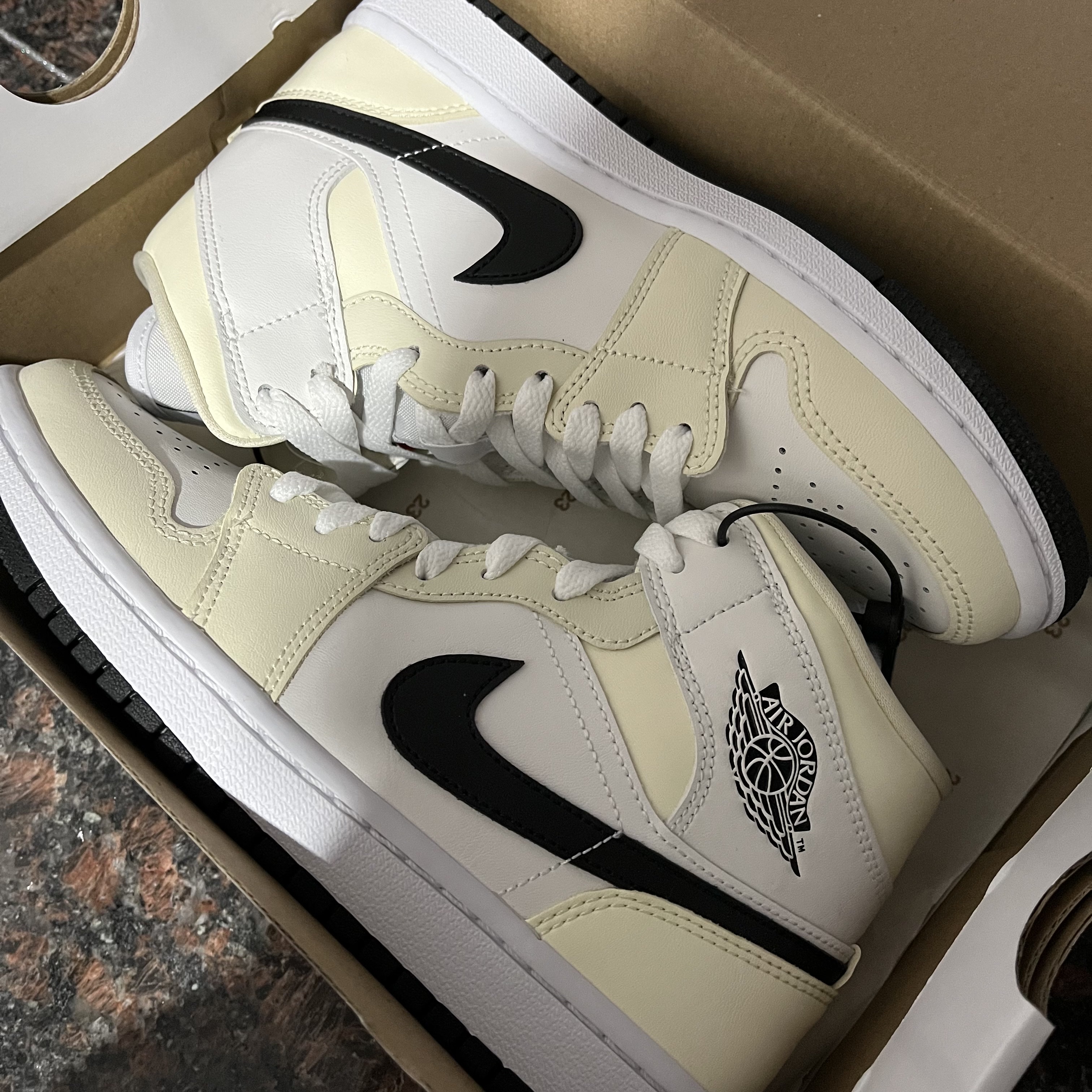 (W) Jordan 1 Mid Coconut Milk 착용 스타일