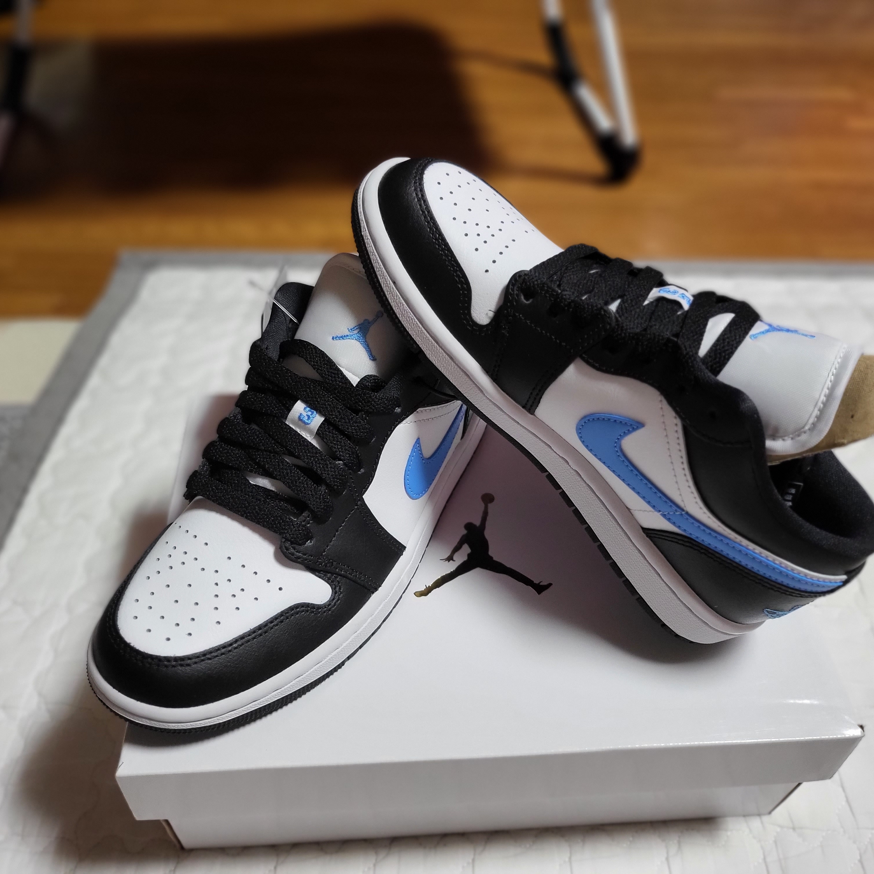 (W) Jordan 1 Low Black University Blue 착용 스타일