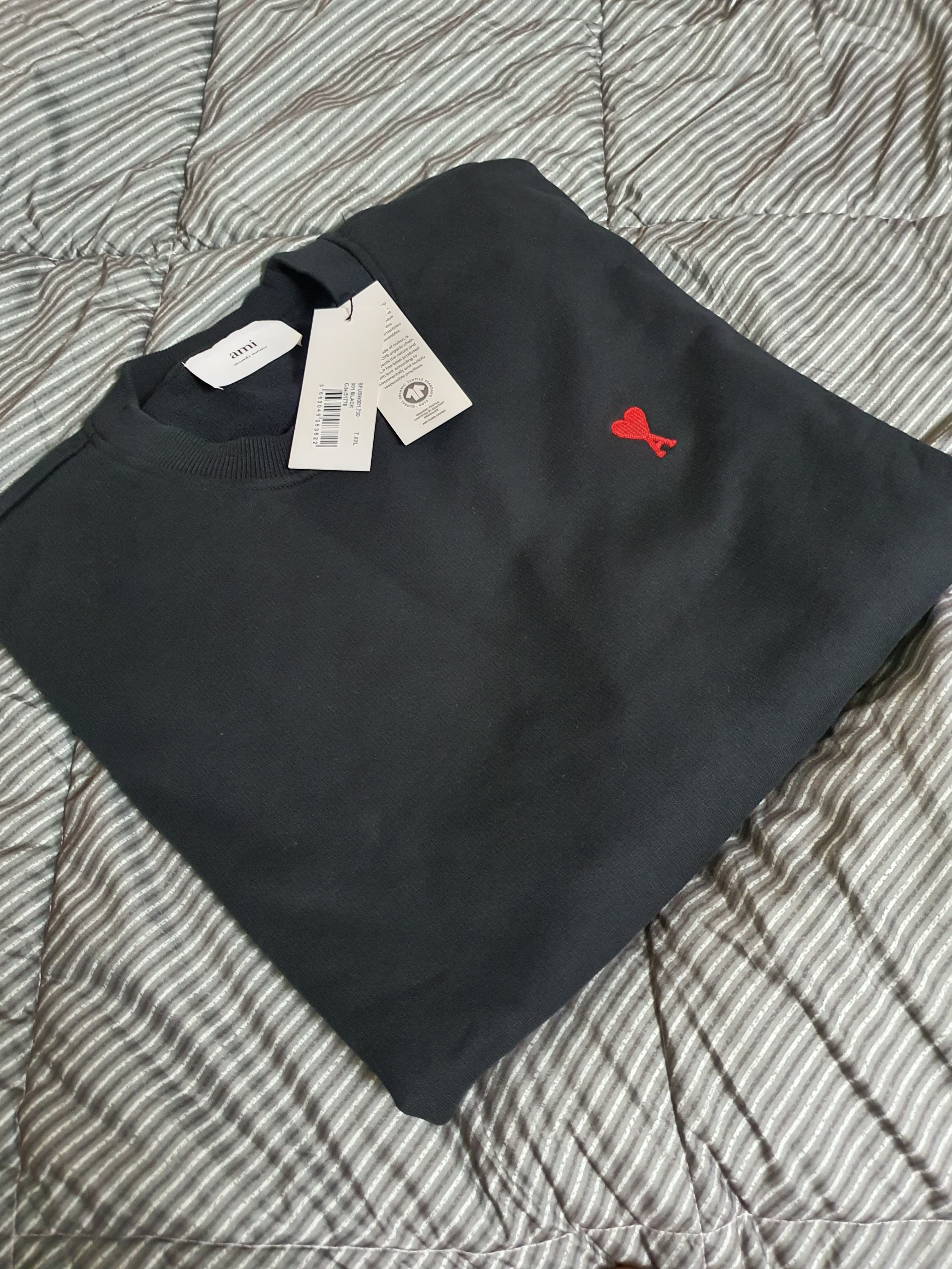 AMI de Coeur Sweatshirt Black 착용 스타일