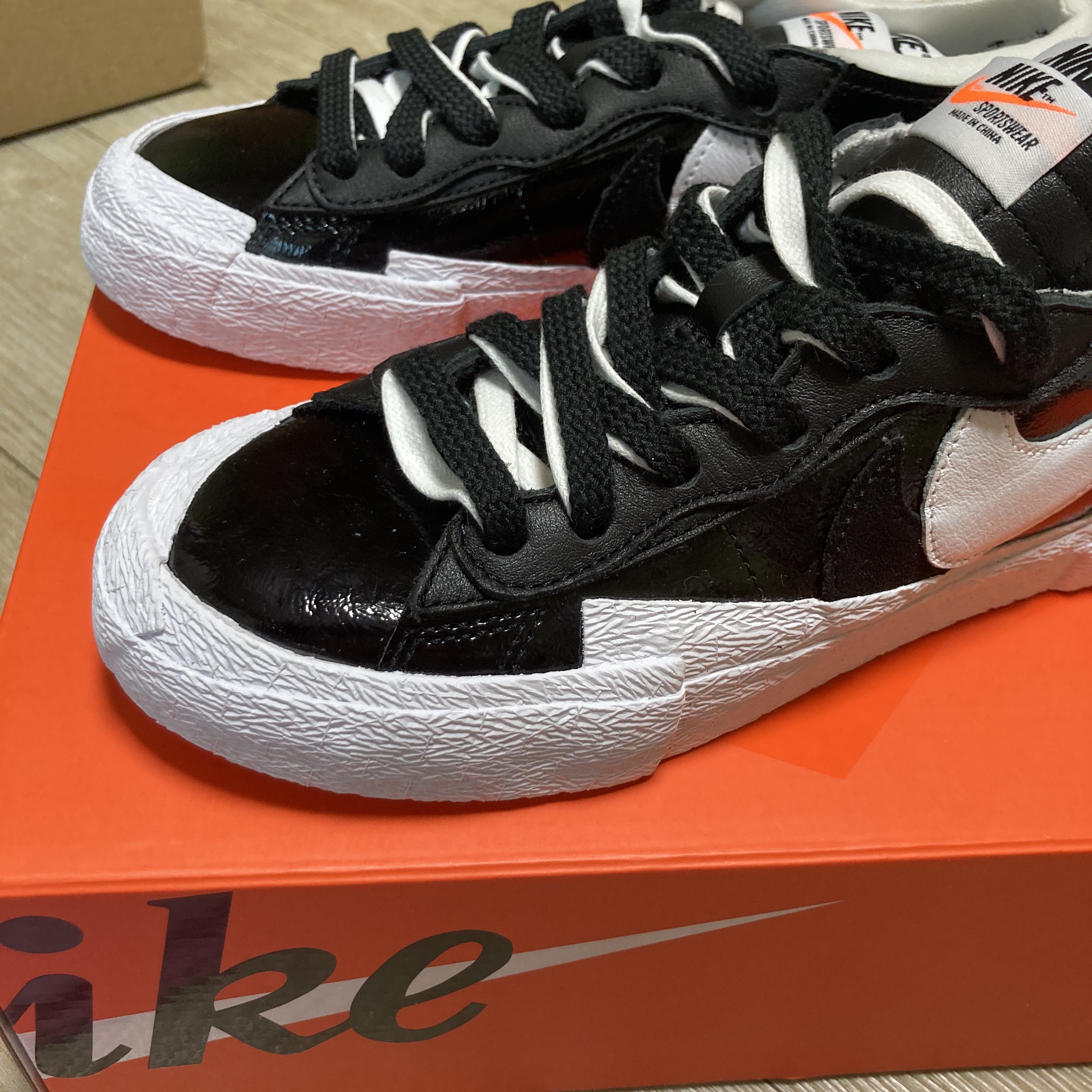 Nike x Sacai Blazer Low Black Patent Leather 착용 스타일