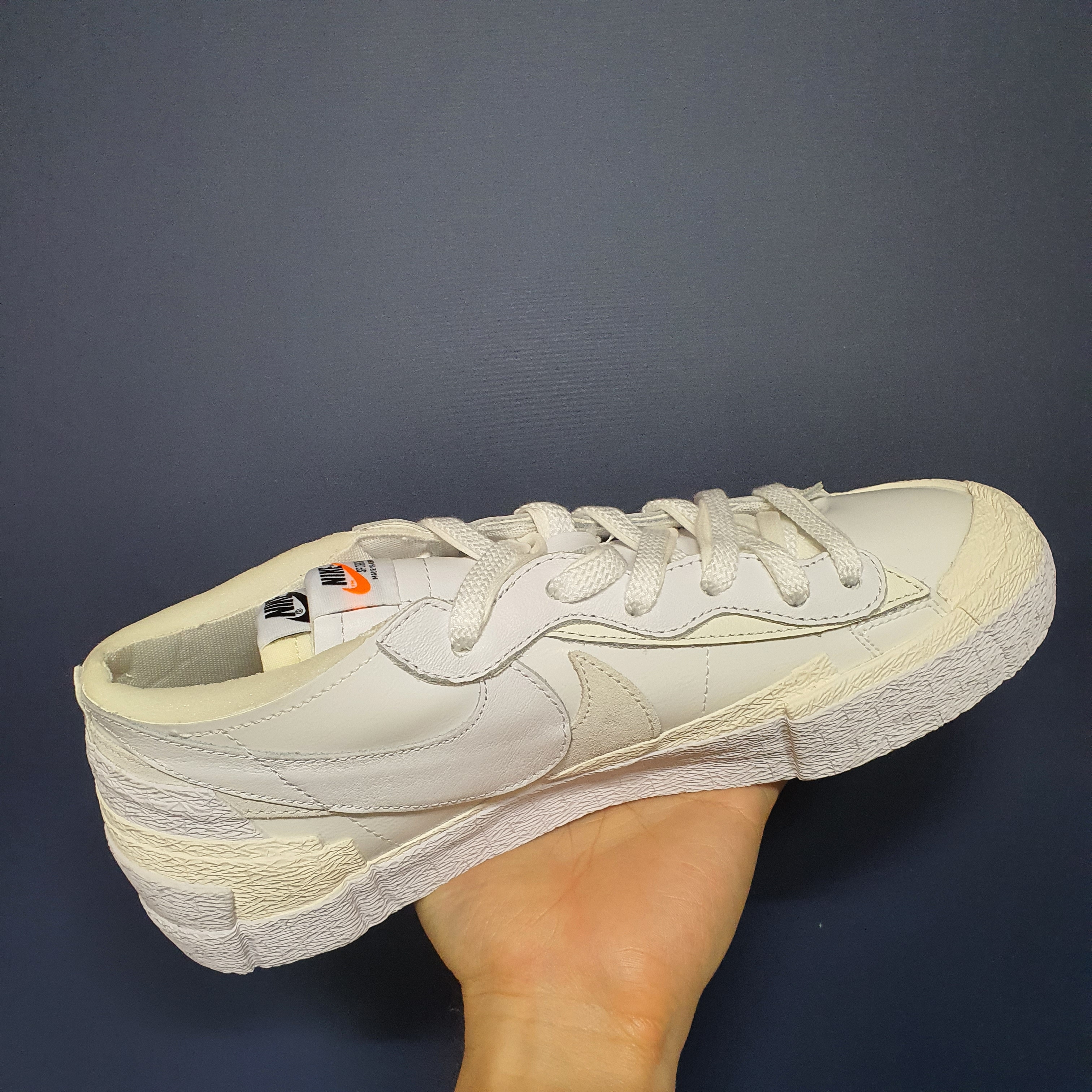 Nike x Sacai Blazer Low White Patent Leather 착용 스타일 - 2