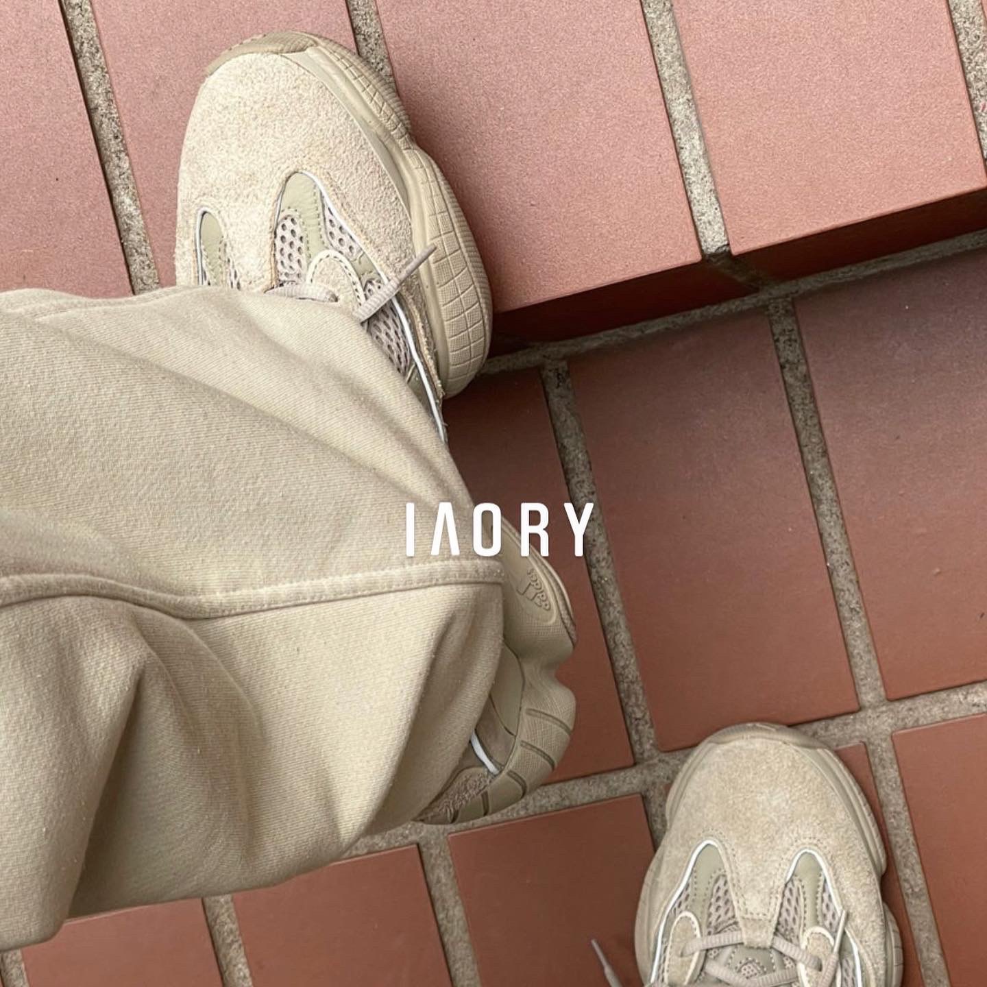 Adidas Yeezy 500 High Mist Stone, Adidas Yeezy 500 Taupe Light 착용 스타일 - 2