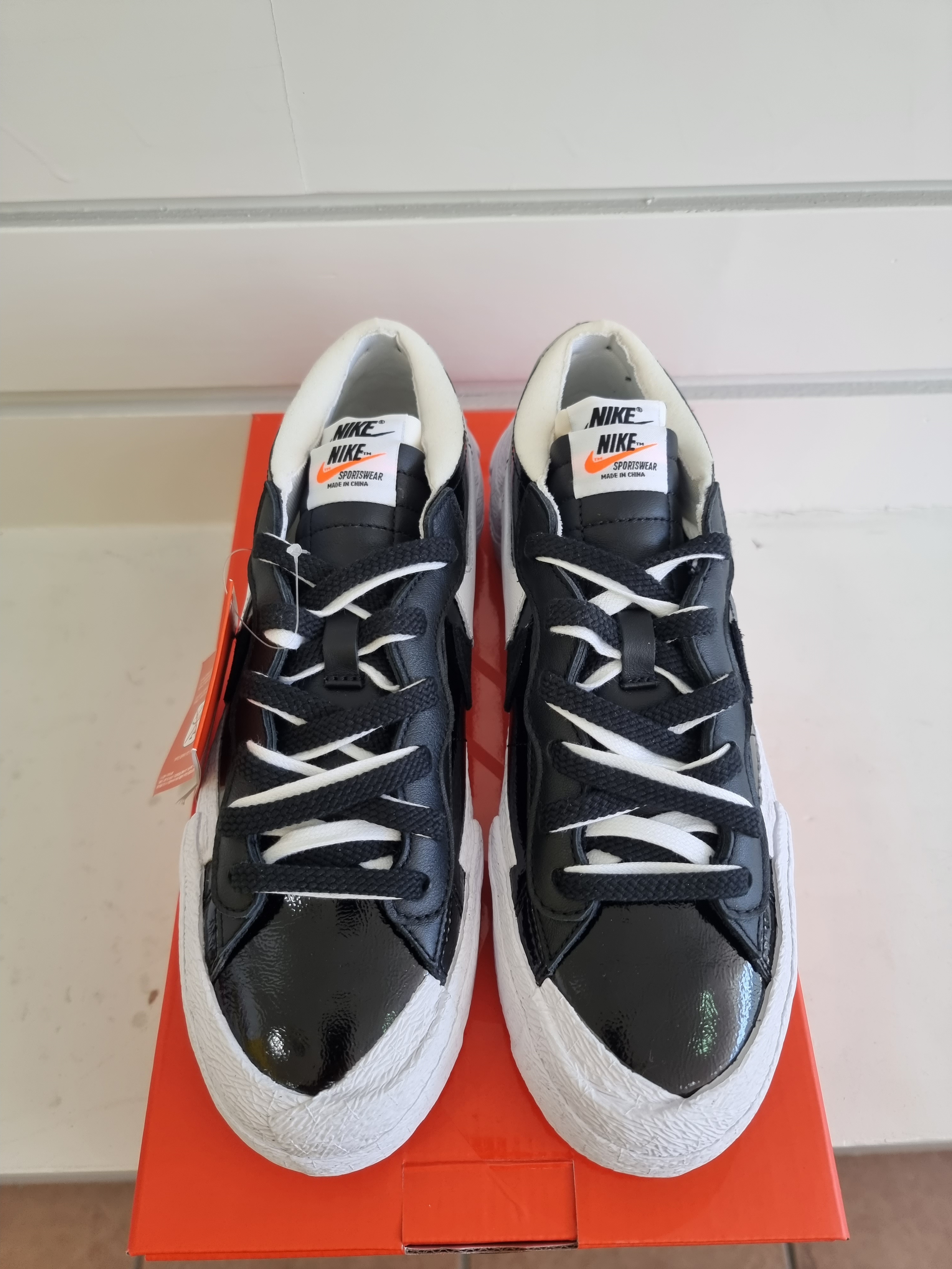 Nike x Sacai Blazer Low Black Patent Leather, Nike x Sacai Blazer Low Iron Grey 착용 스타일 - 3