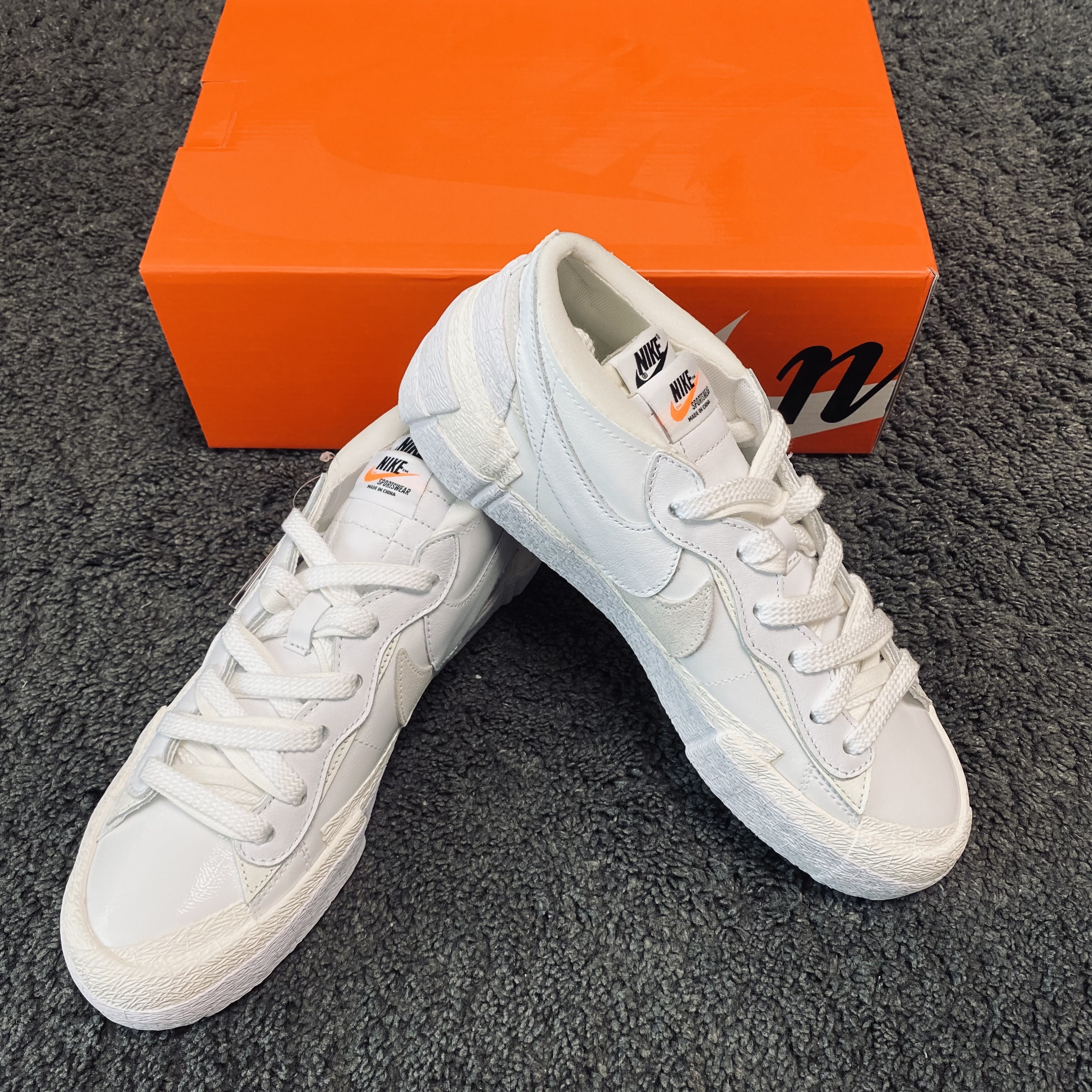 Nike x Sacai Blazer Low White Patent Leather 착용 스타일