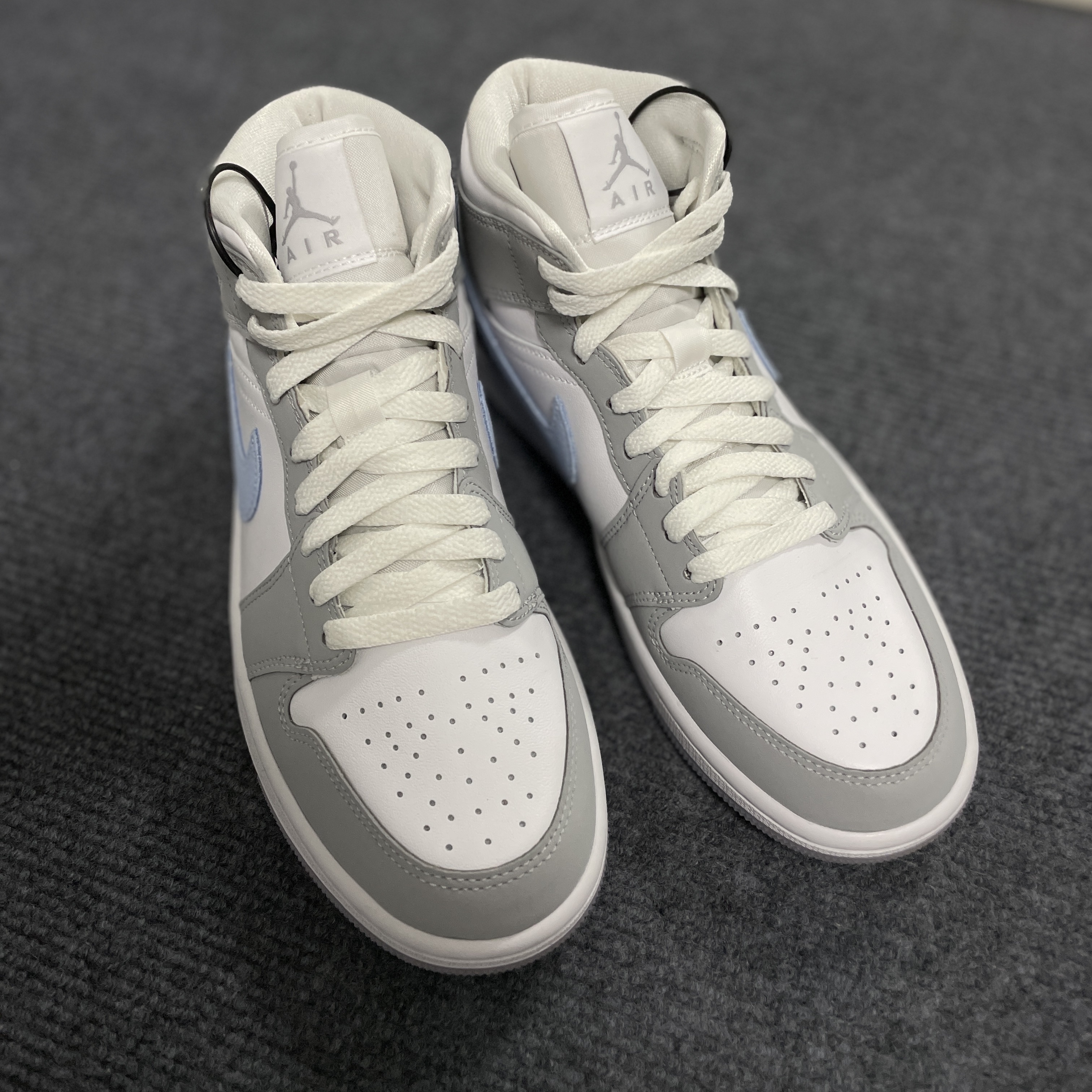 (W) Jordan 1 Mid Wolf Grey 착용 스타일 - 3
