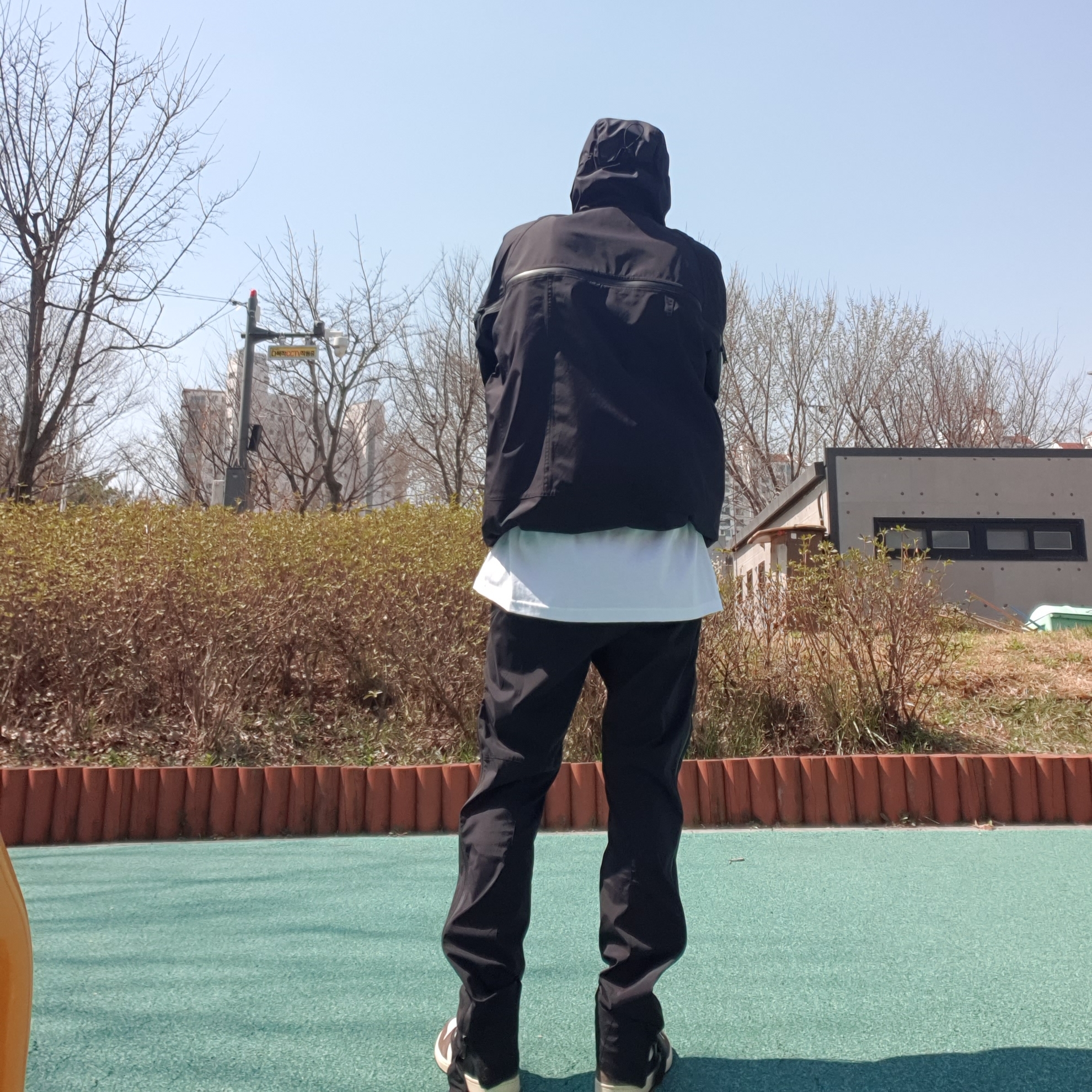 Jordan 1 x Travis Scott Retro High OG SP Mocha 착용 스타일 - 3