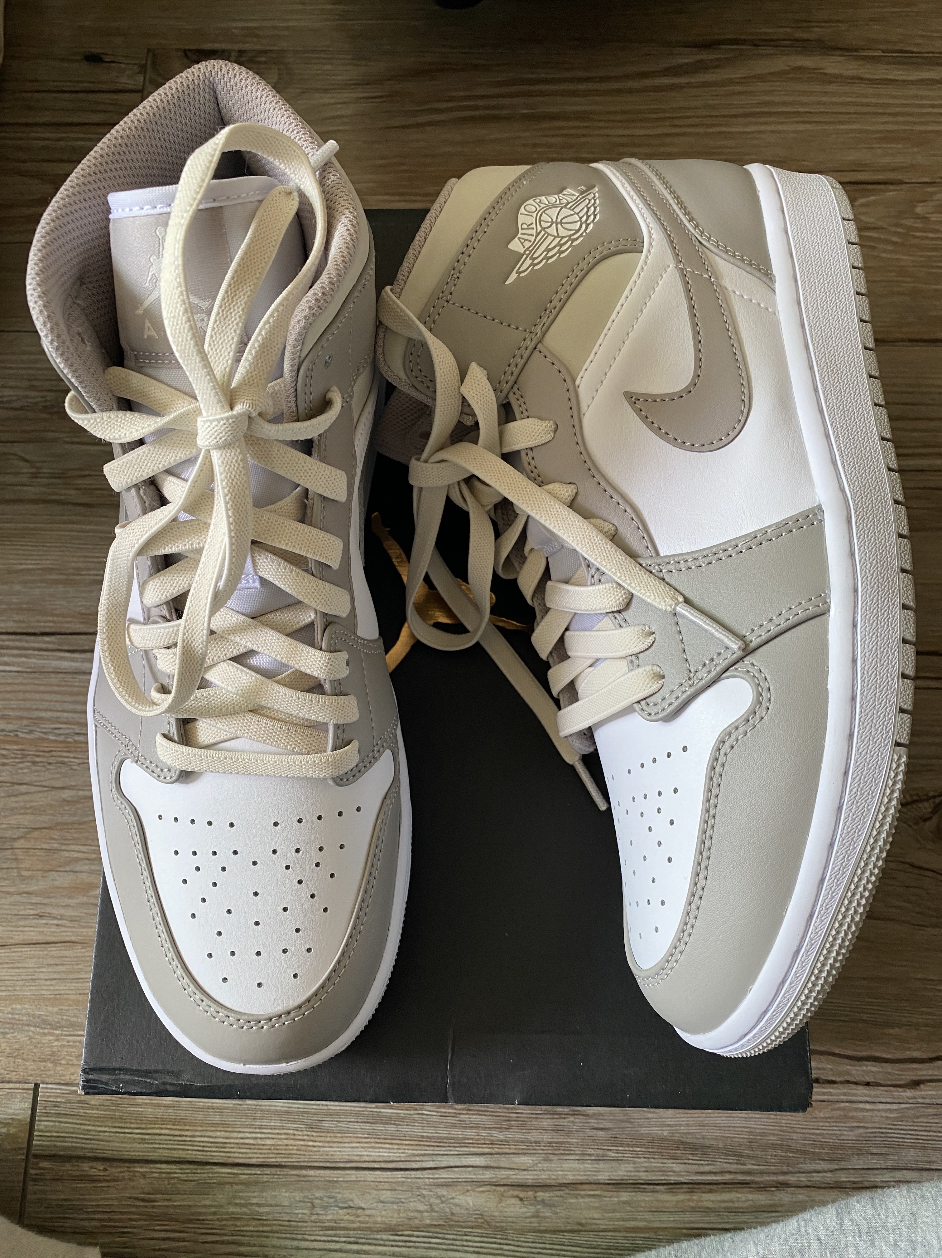 Jordan 1 Mid College Grey 착용 스타일 - 1