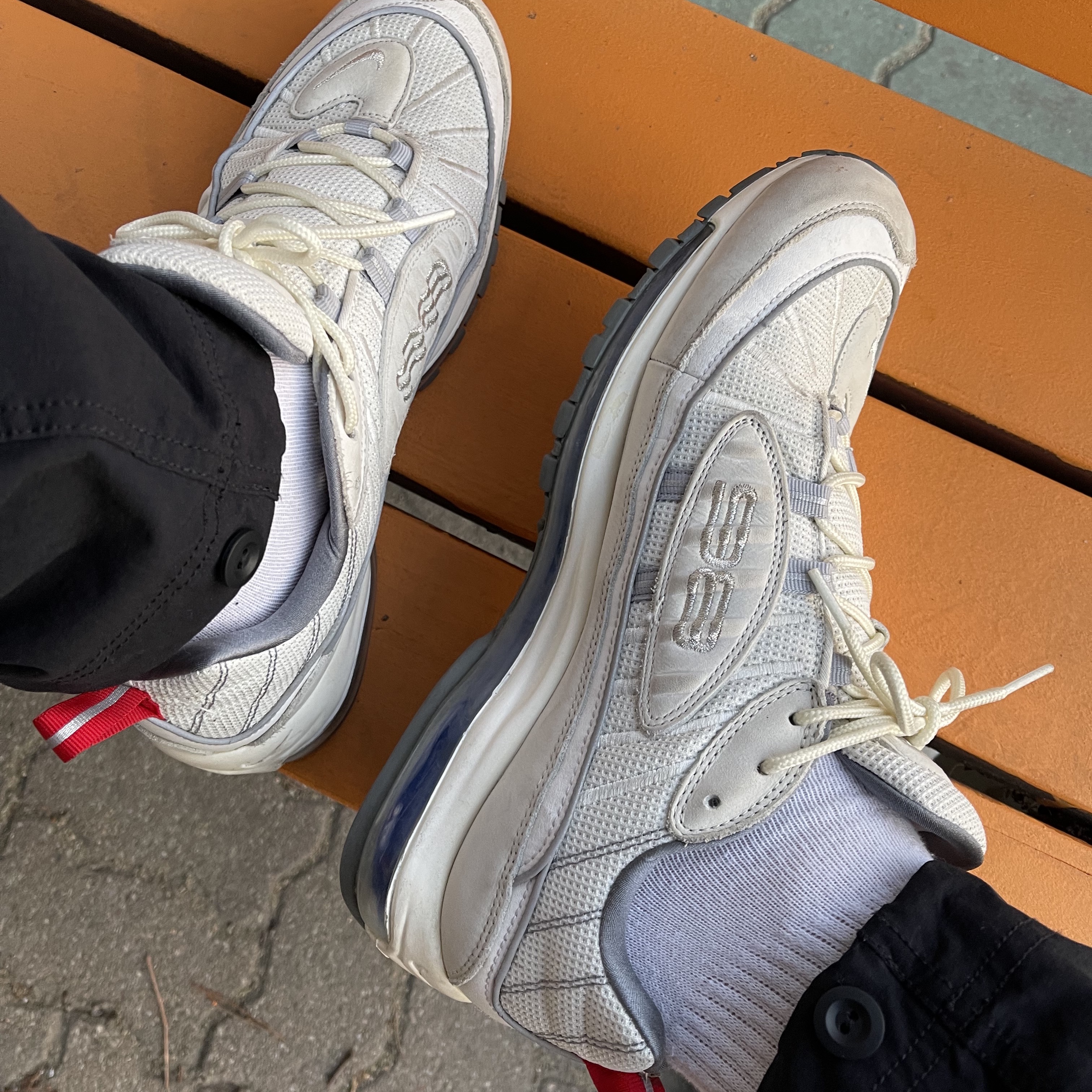 Nike Air Max 98 Summit White 착용 스타일 - 1