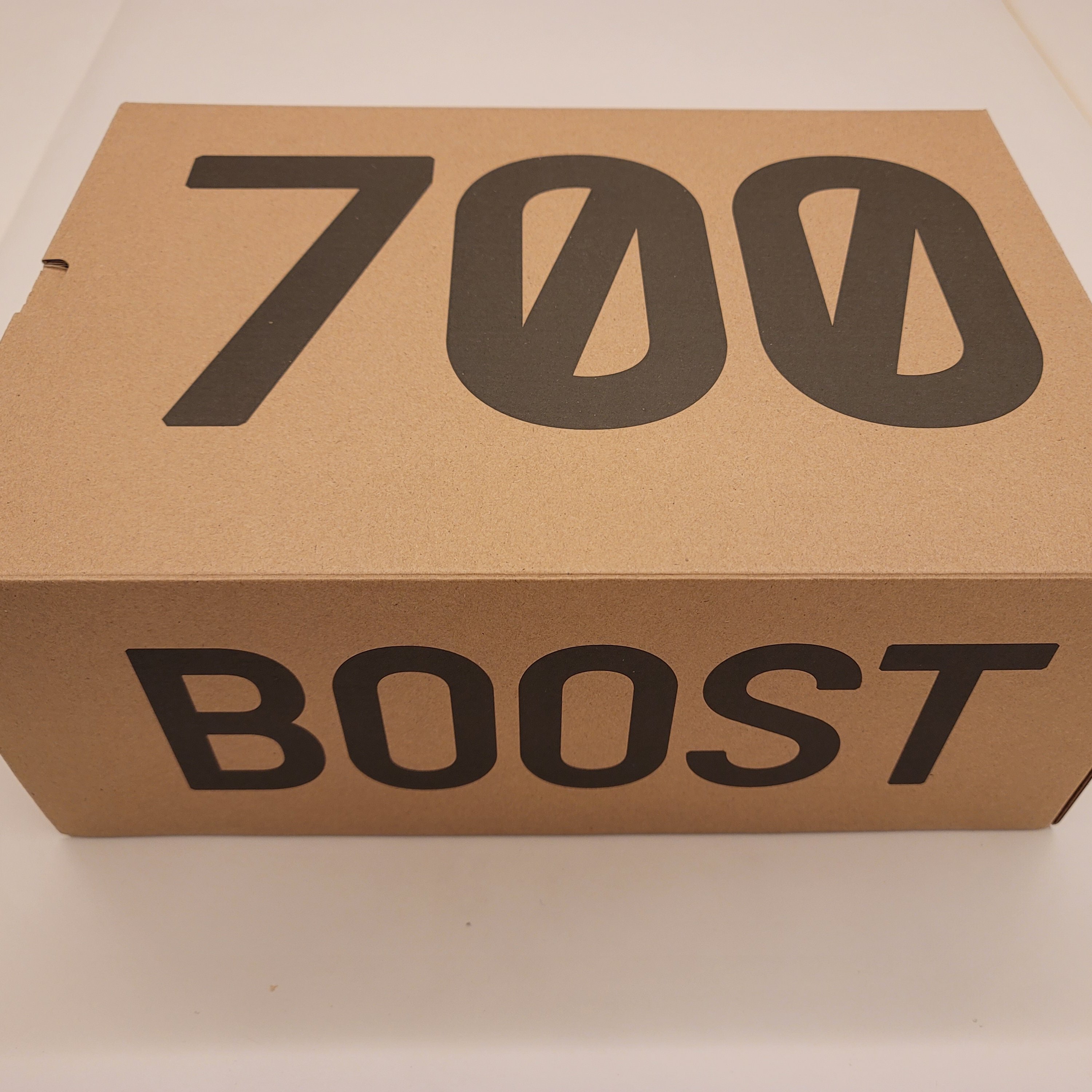 Adidas Yeezy Boost 700 V2 Static 2022 착용 스타일 - 2