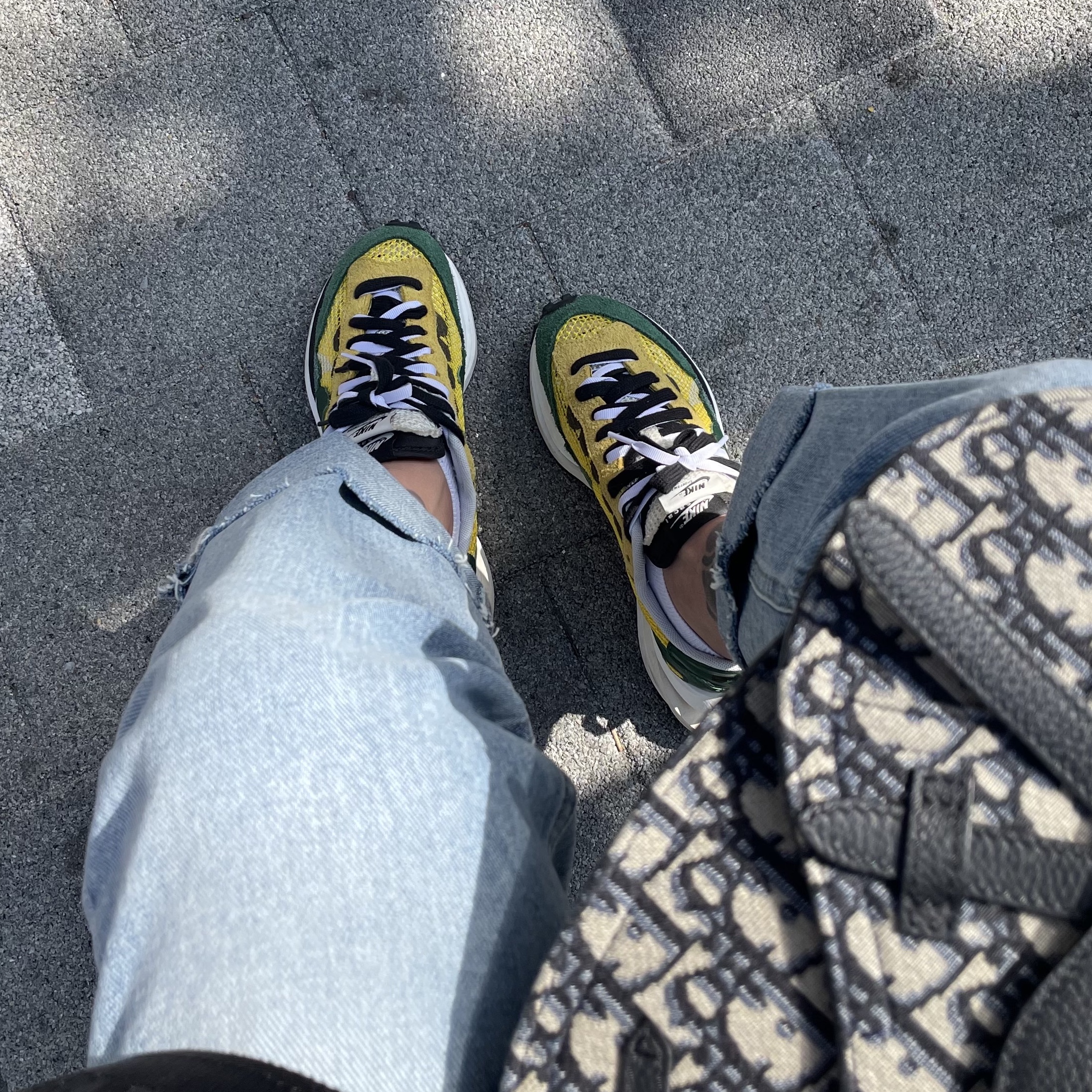 Nike x Sacai VaporWaffle Tour Yellow & Gorge Green Sail 착용 스타일