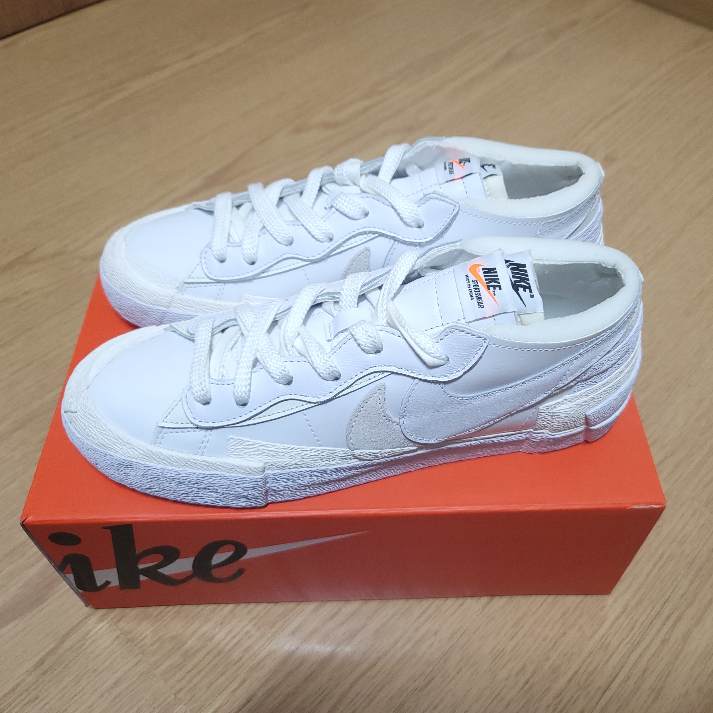 Nike x Sacai Blazer Low White Patent Leather 착용 스타일