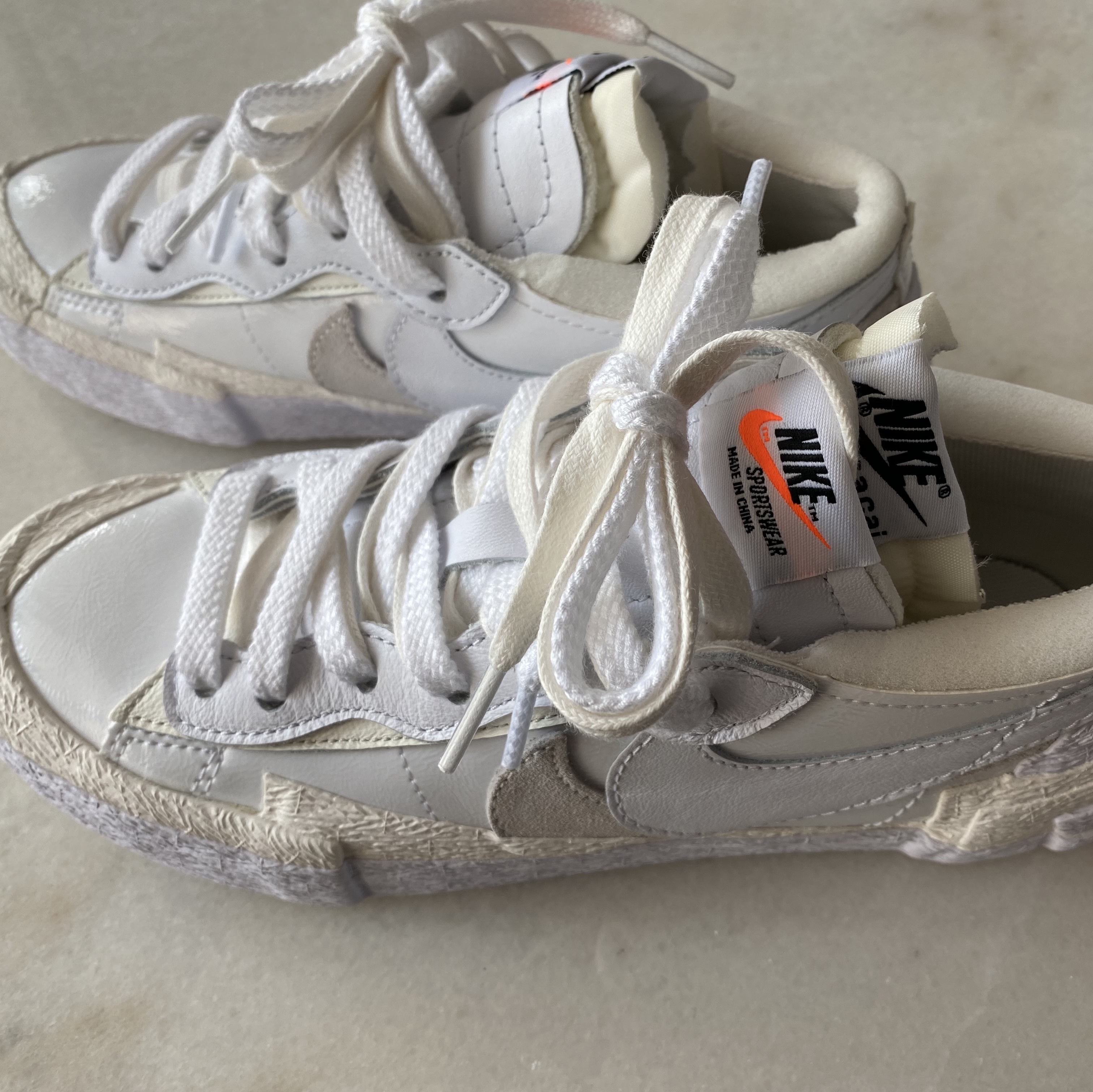 Nike x Sacai Blazer Low White Patent Leather 착용 스타일