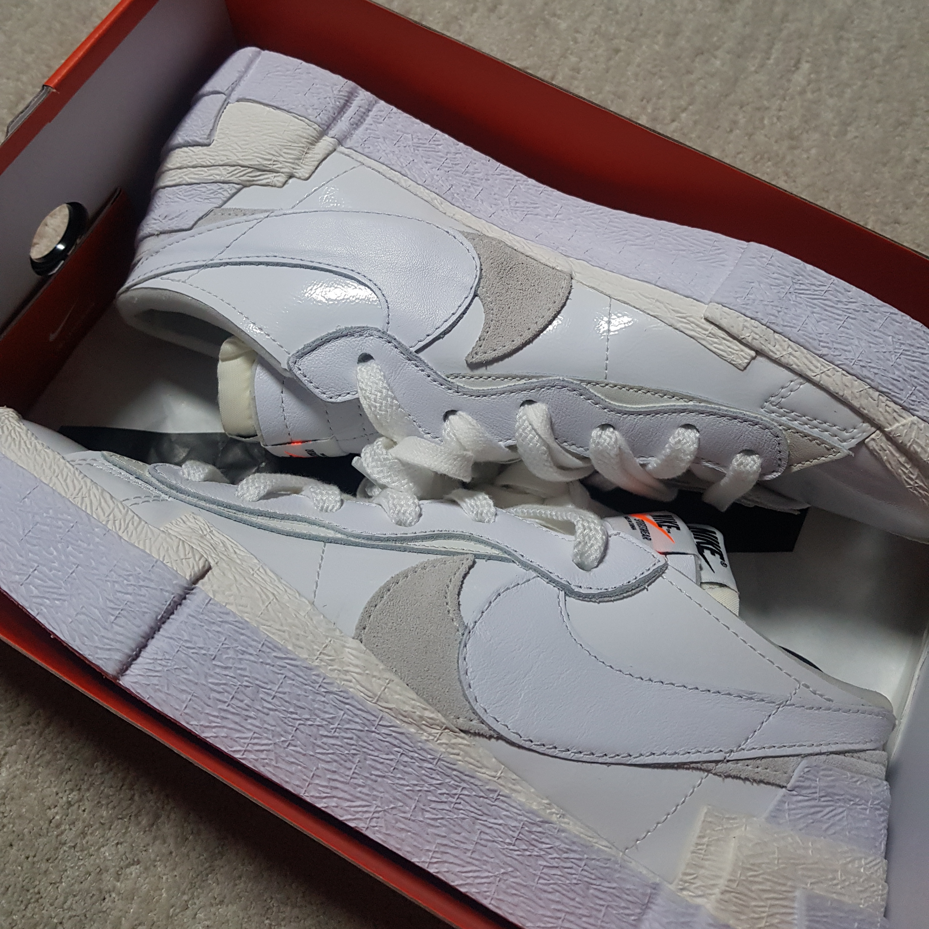 Nike x Sacai Blazer Low White Patent Leather 착용 스타일