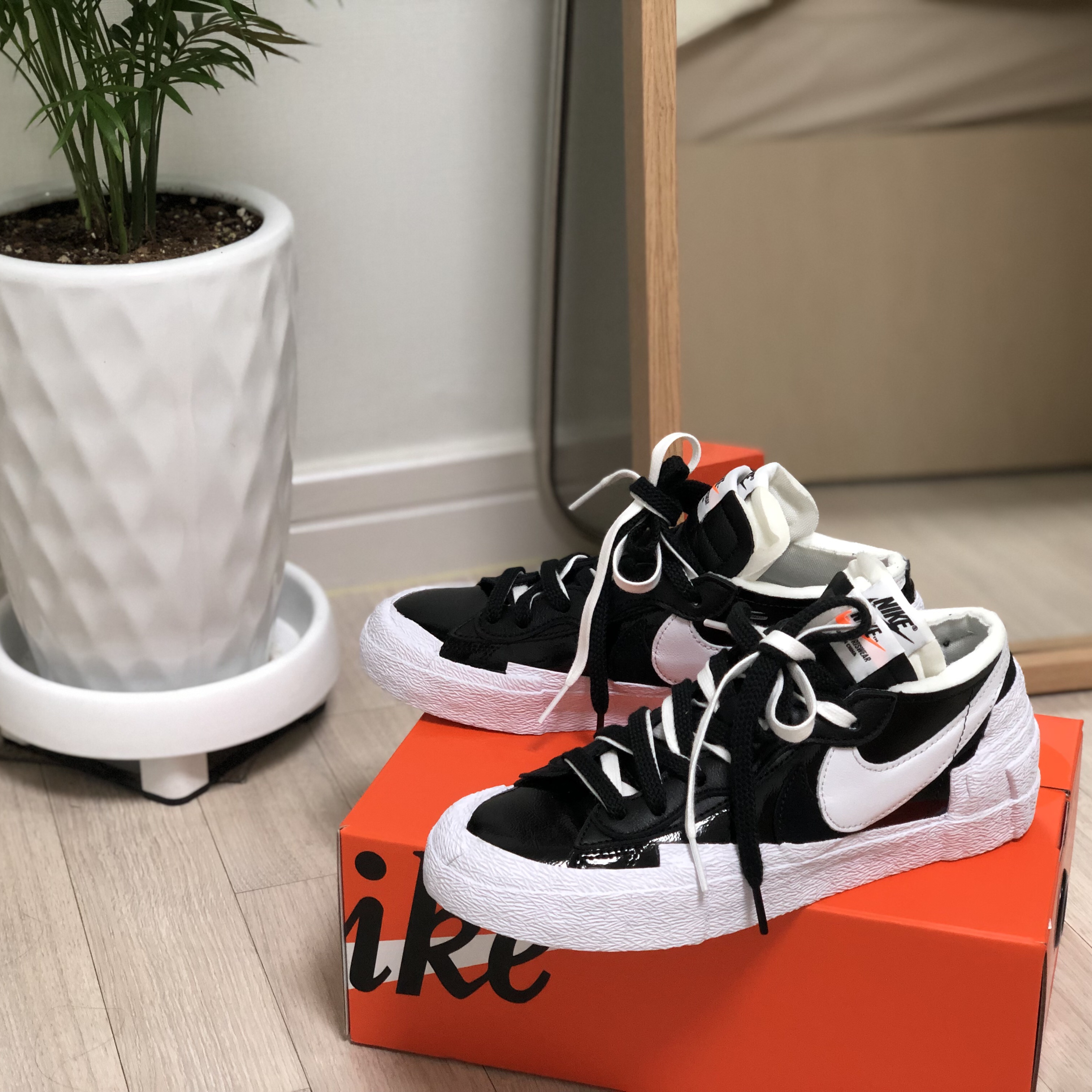 Nike x Sacai Blazer Low Black Patent Leather 착용 스타일