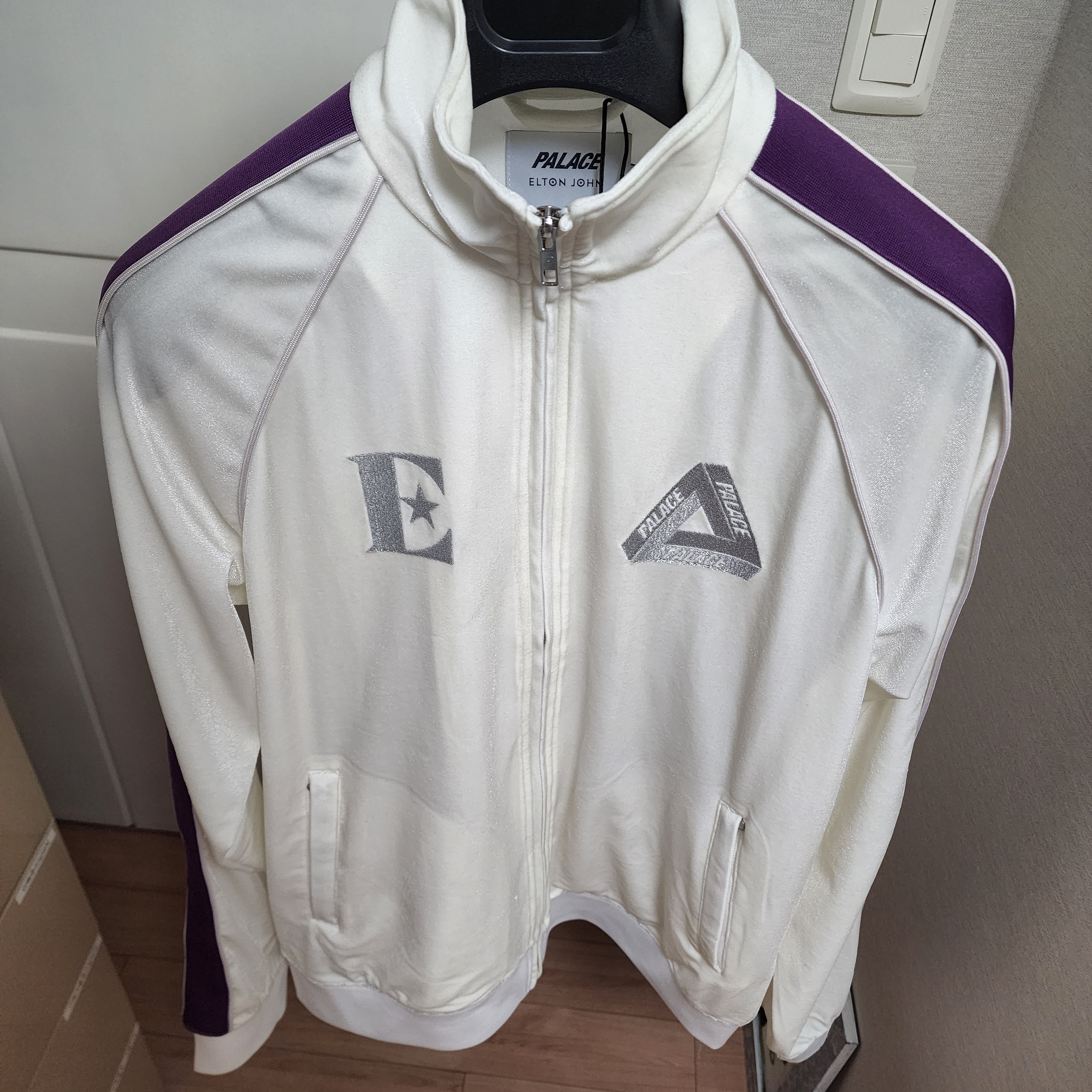 Palace x Elton John Velour Track Top White - 22SS 착용 스타일 - 1