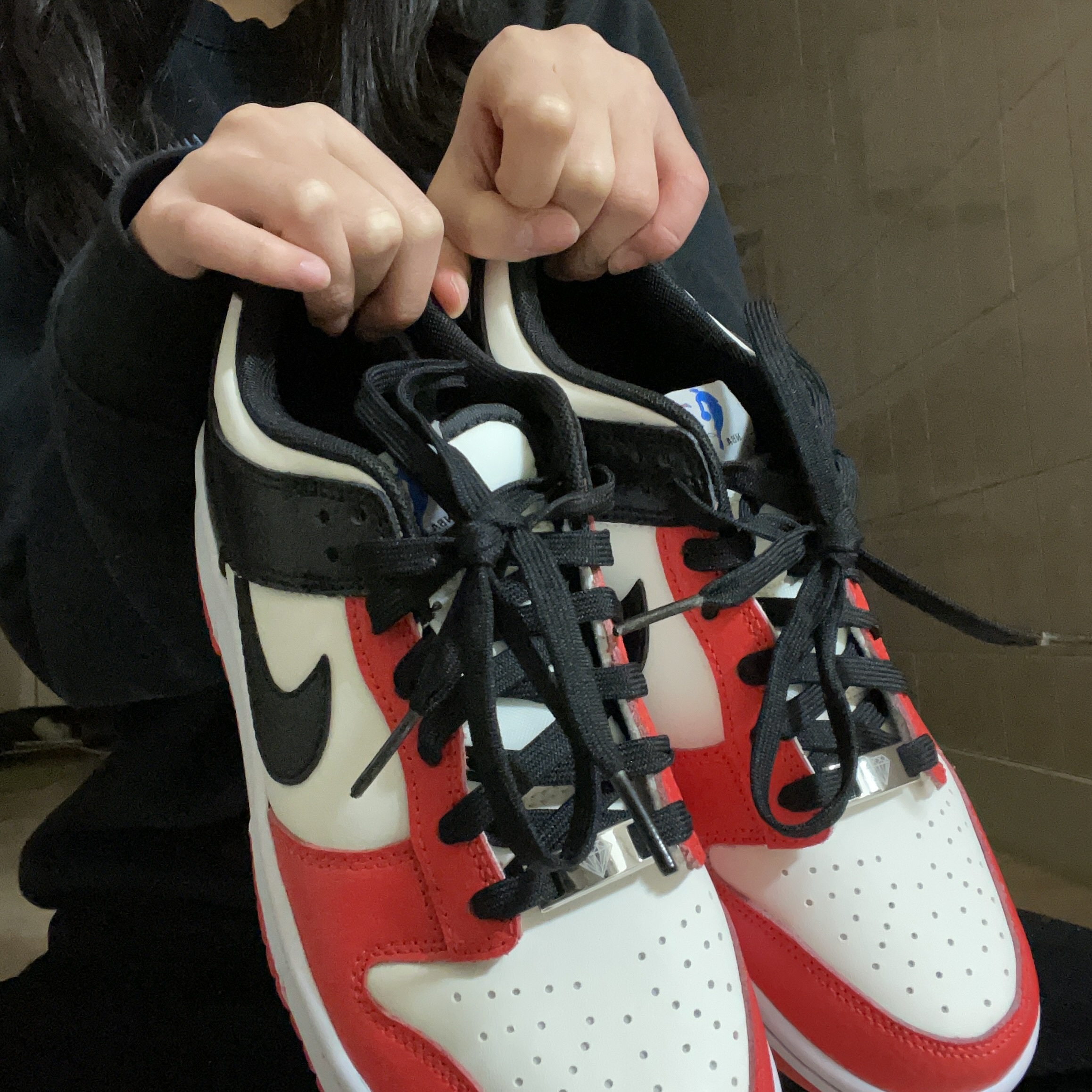 Nike x NBA Dunk Low Retro EMB Black and Chile Red, (GS) Nike x NBA Dunk Low Black and Chile Red 착용 스타일 - 5