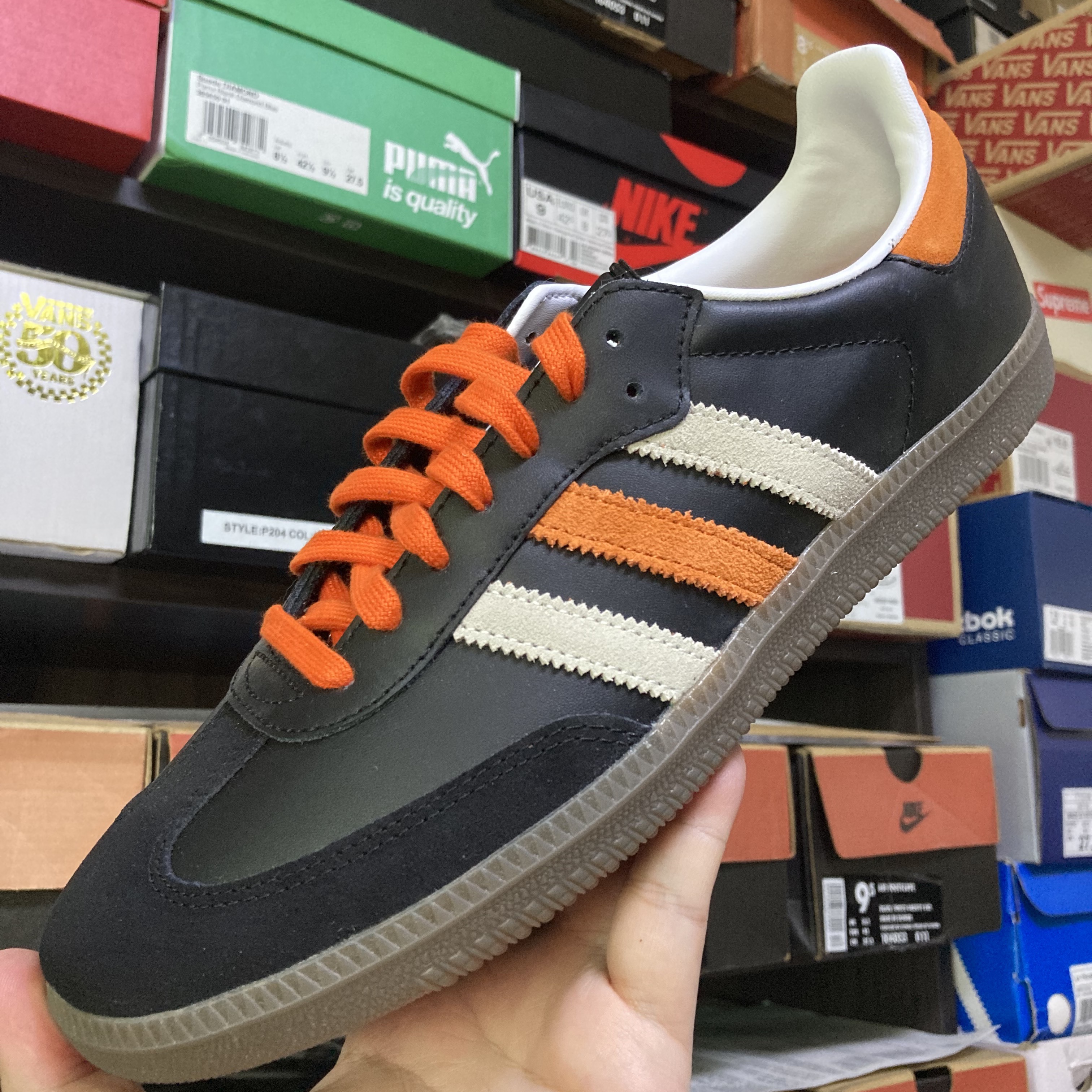 Adidas Samba Black Orange Green 착용 스타일 - 2