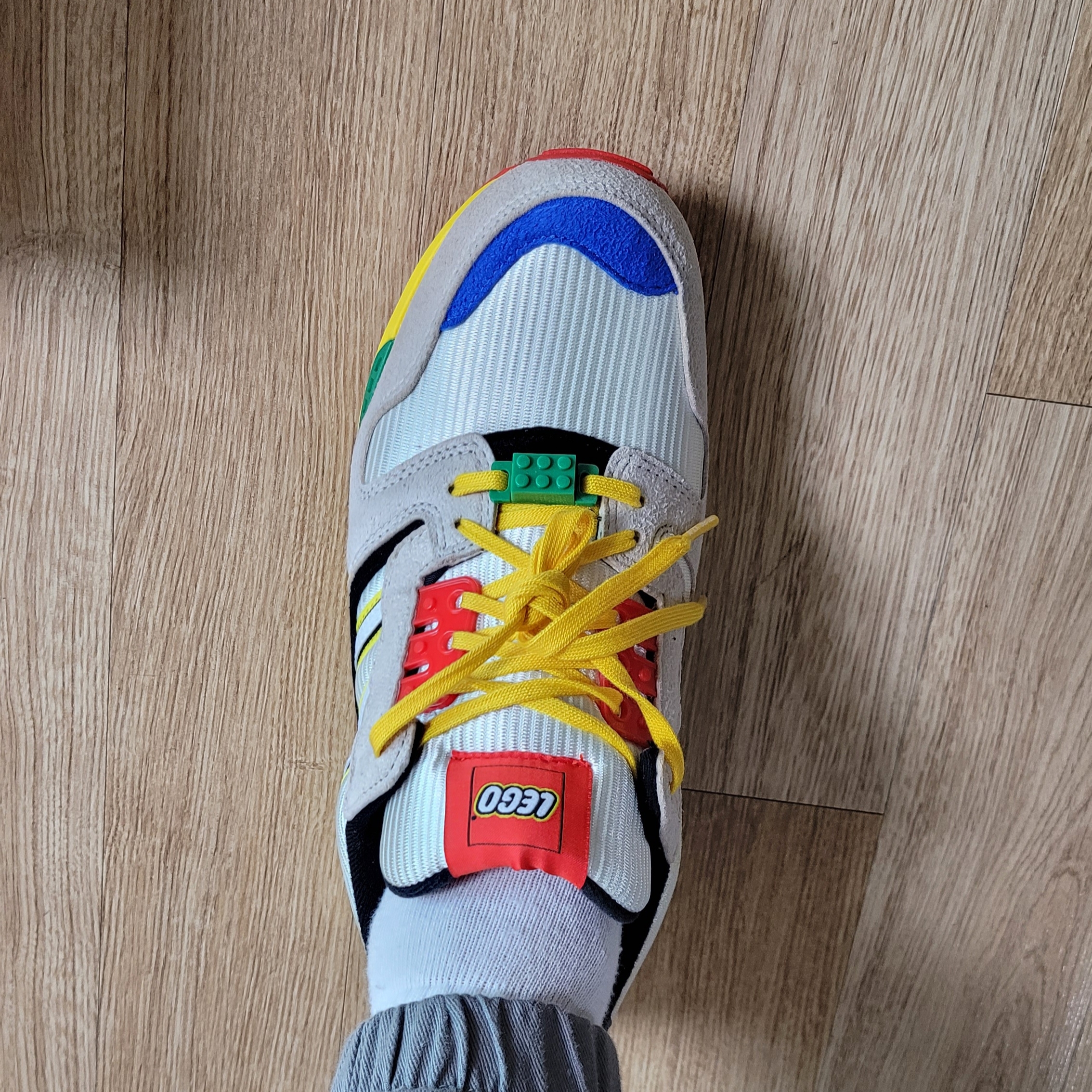 Adidas x Lego ZX 8000 착용 스타일 - 2