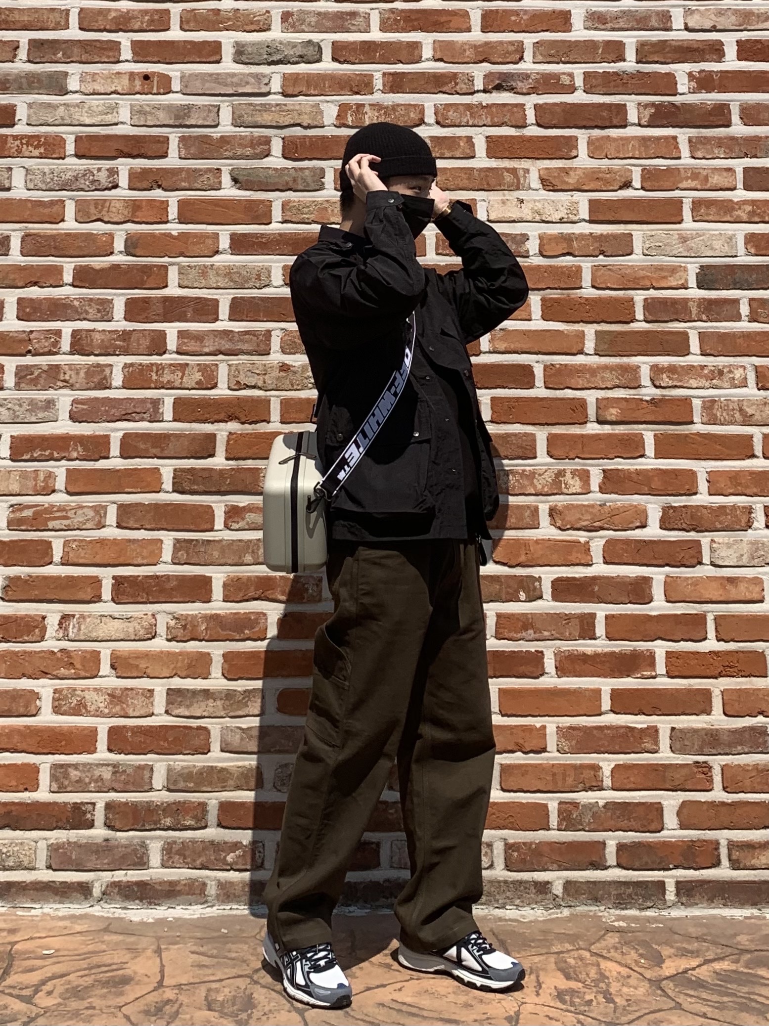 Off-White x Amore Pacific Protection Box (Without Cosmetics), Asics Gel-Venture 6 SPS Glacier Grey 착용 스타일 - 4