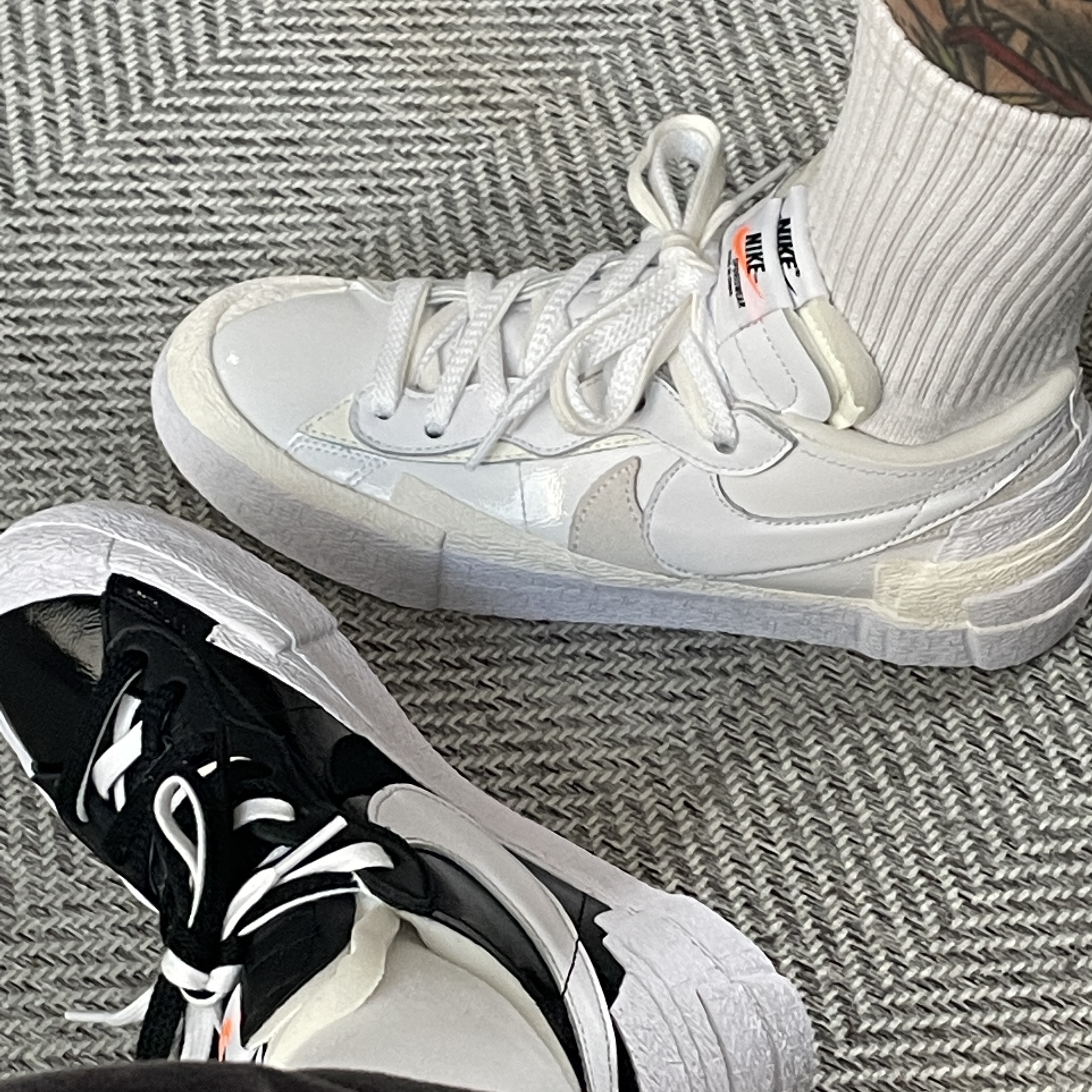 Nike x Sacai Blazer Low White Patent Leather, Nike x Sacai Blazer Low Black Patent Leather 착용 스타일