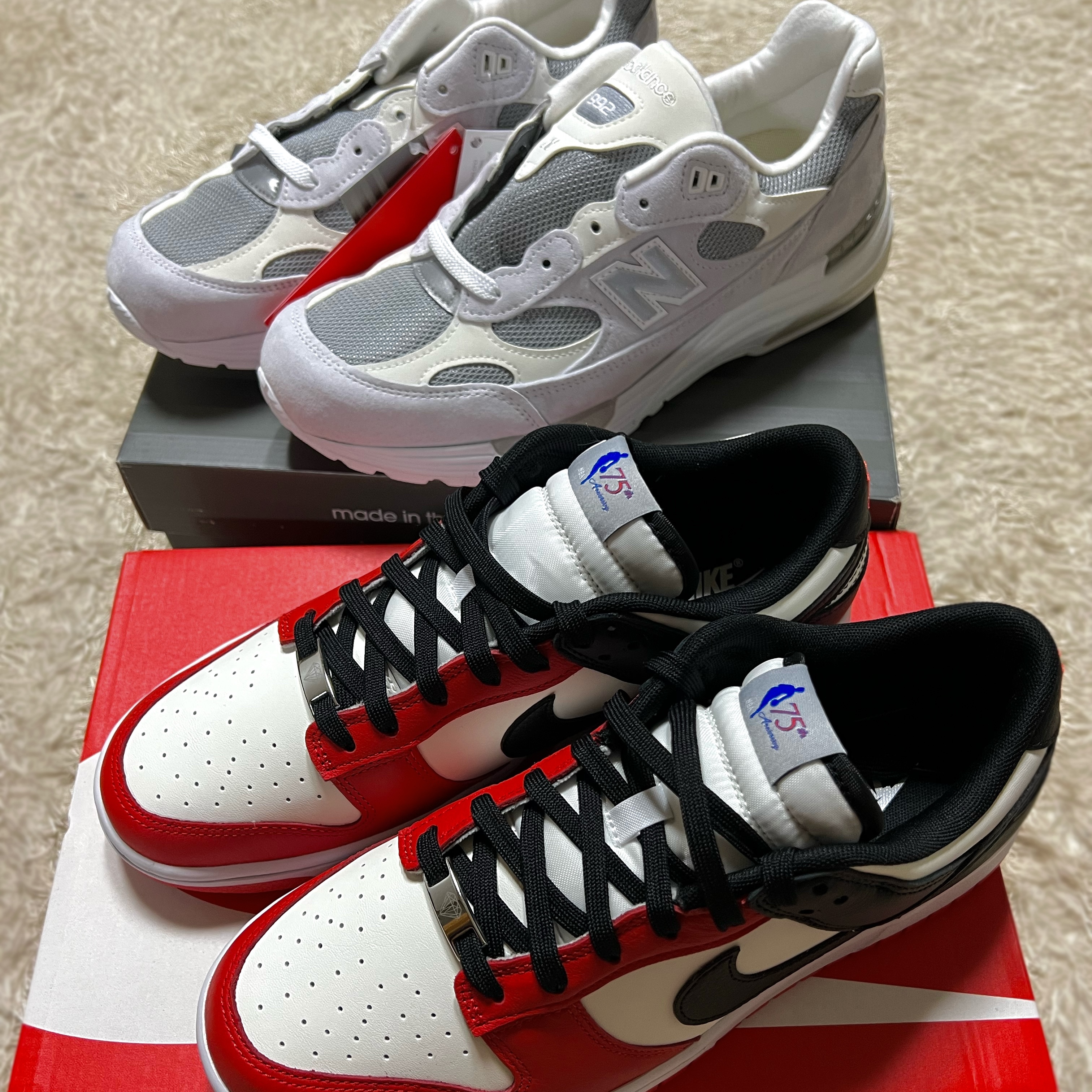 New Balance 992 Made in USA White Silver, Nike x NBA Dunk Low Retro EMB Black and Chile Red 착용 스타일