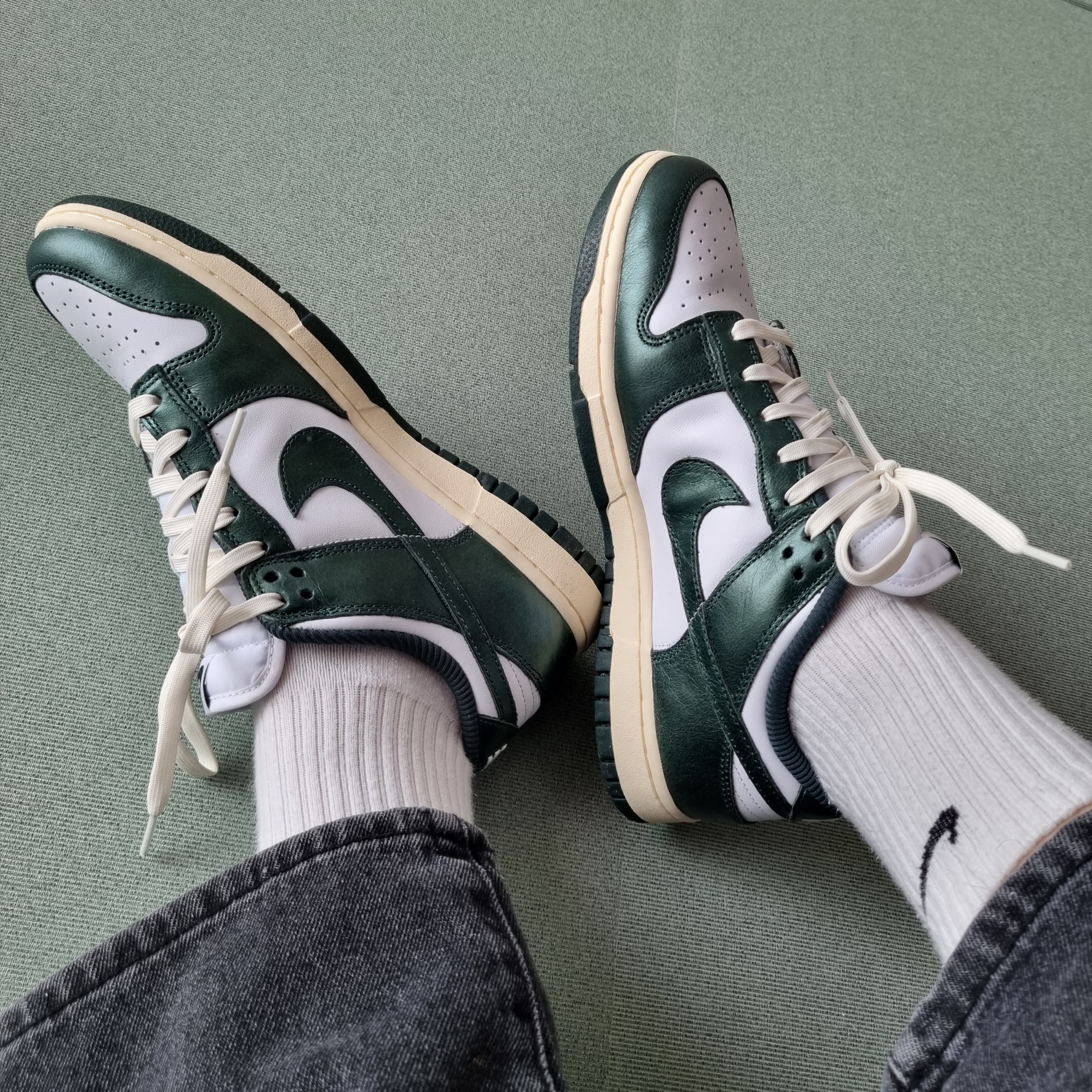 (W) Nike Dunk Low Vintage Green 착용 스타일