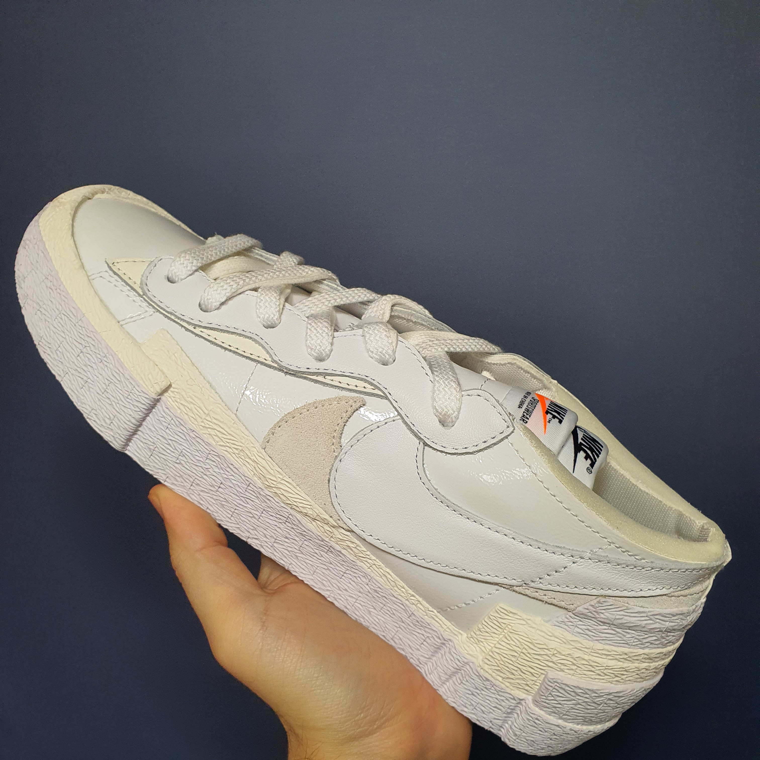 Nike x Sacai Blazer Low White Patent Leather 착용 스타일 - 1