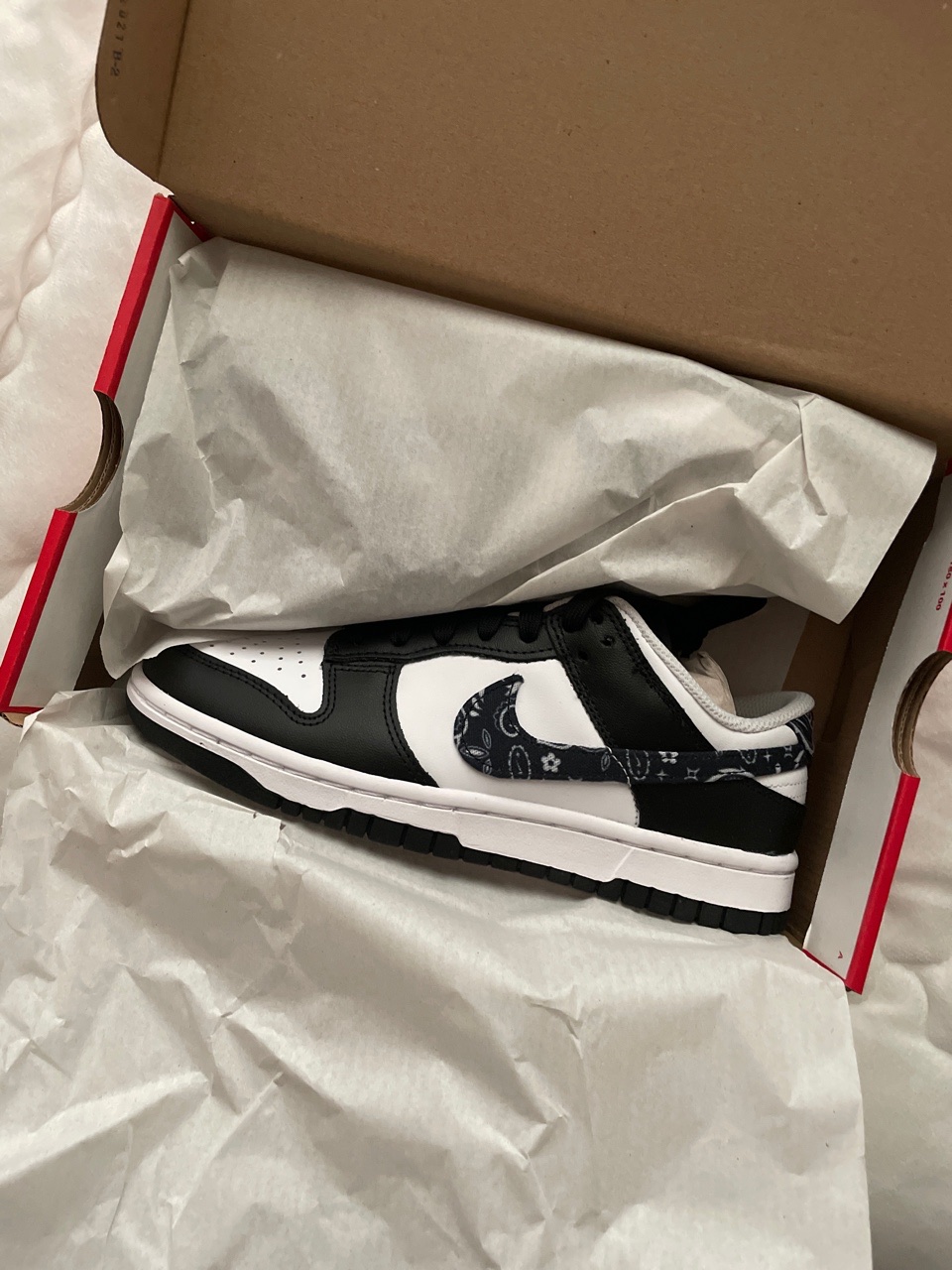 (W) Nike Dunk Low Essential Black Paisley 착용 스타일
