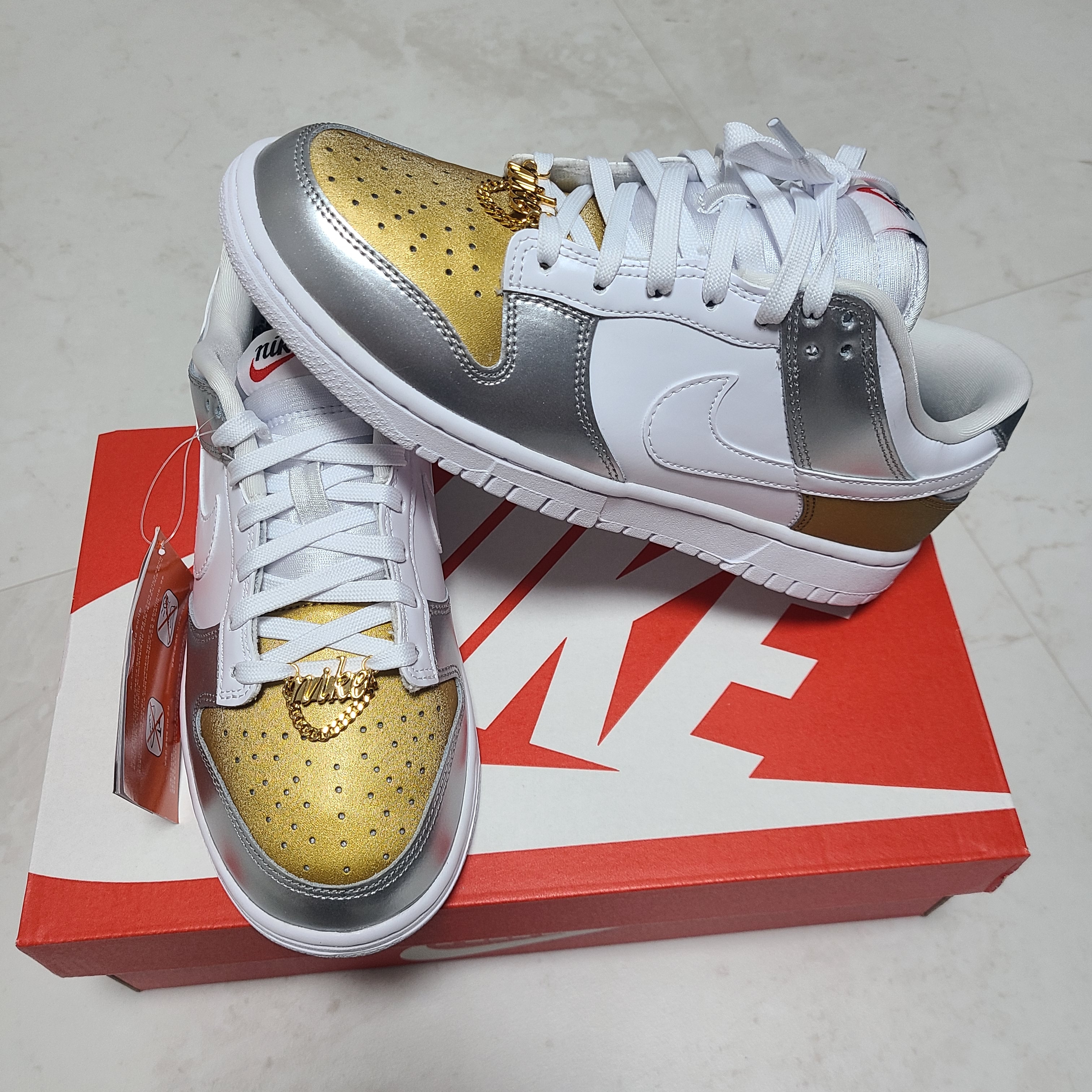 (W) Nike Dunk Low SE Heirloom 착용 스타일