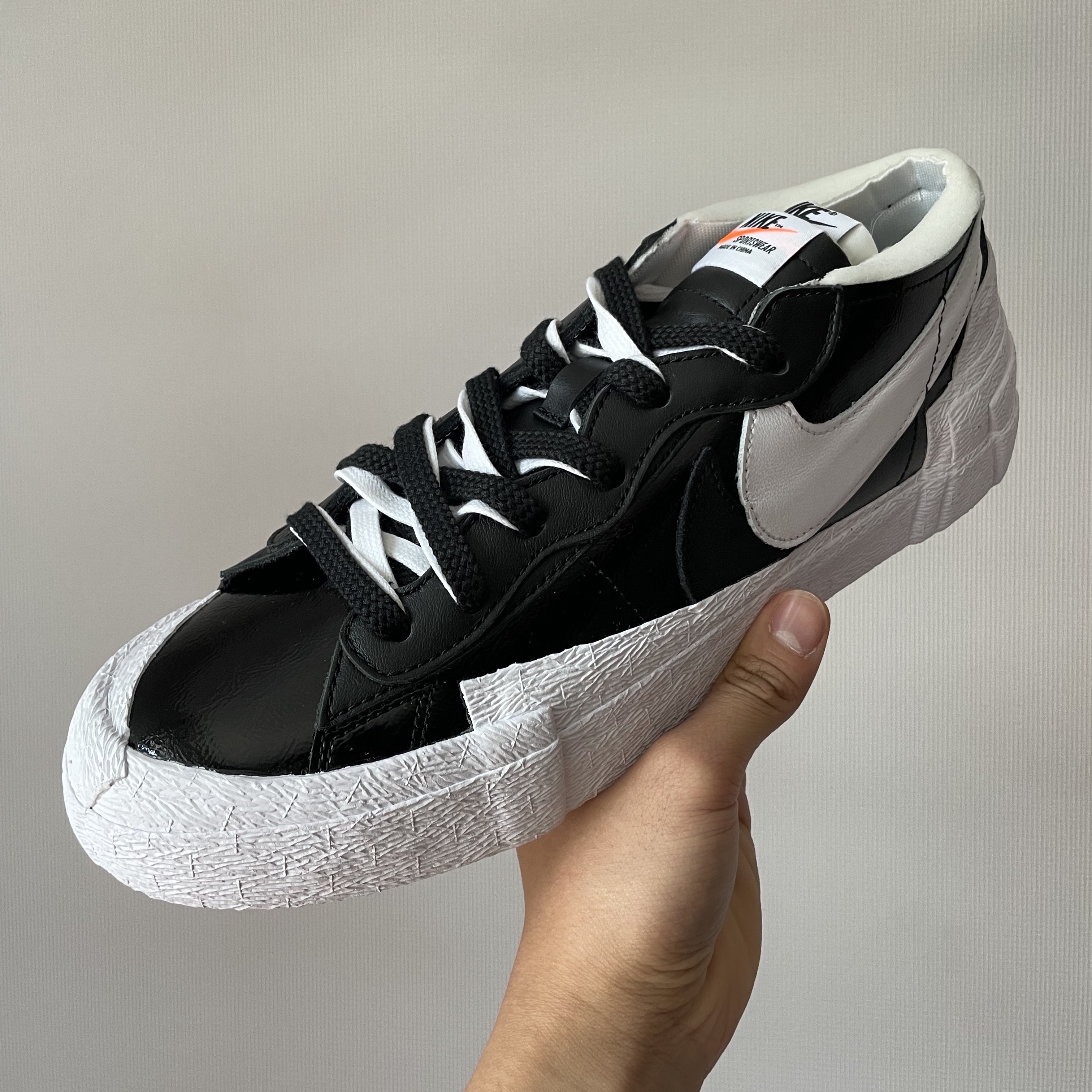 Nike x Sacai Blazer Low Black Patent Leather 착용 스타일