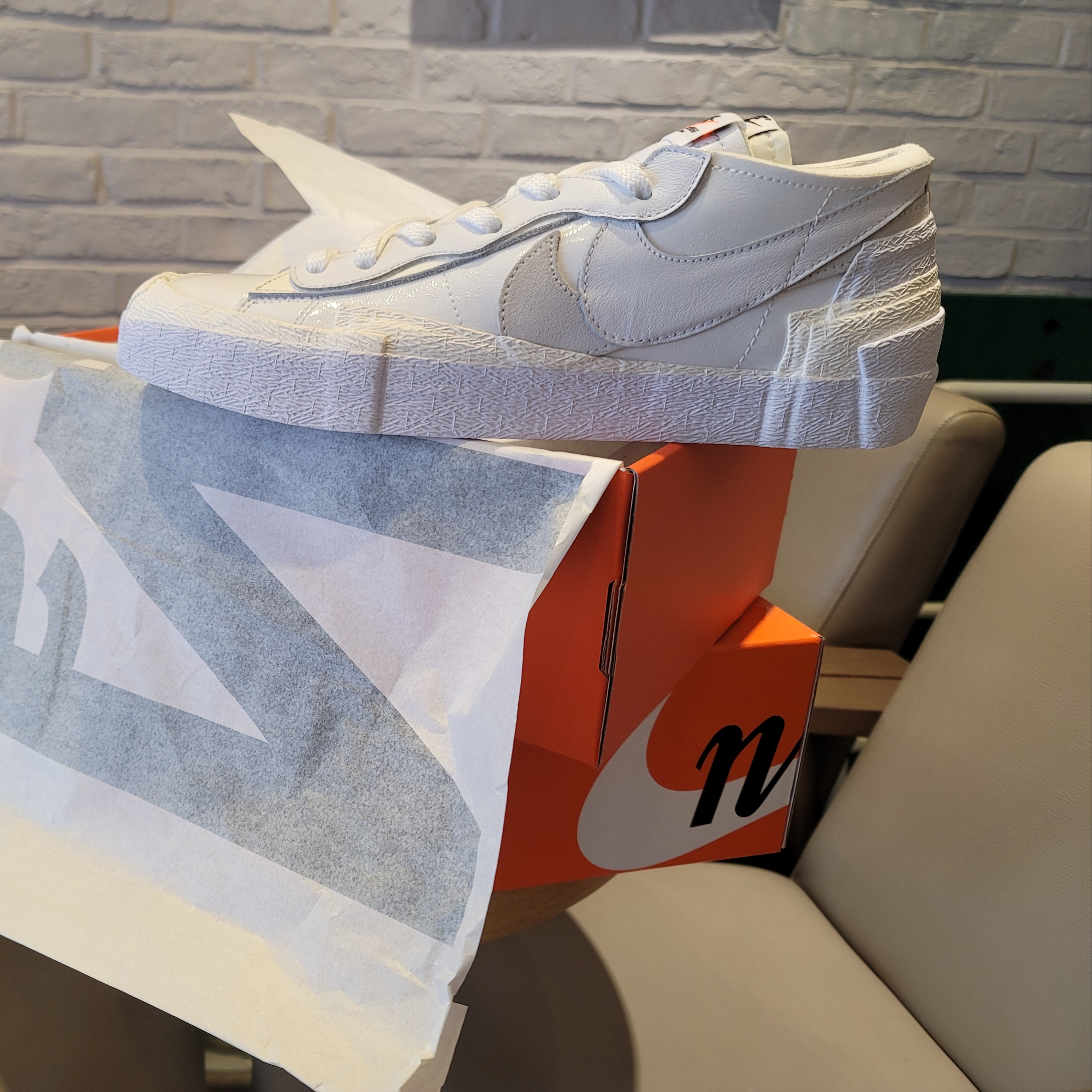 Nike x Sacai Blazer Low White Patent Leather 착용 스타일